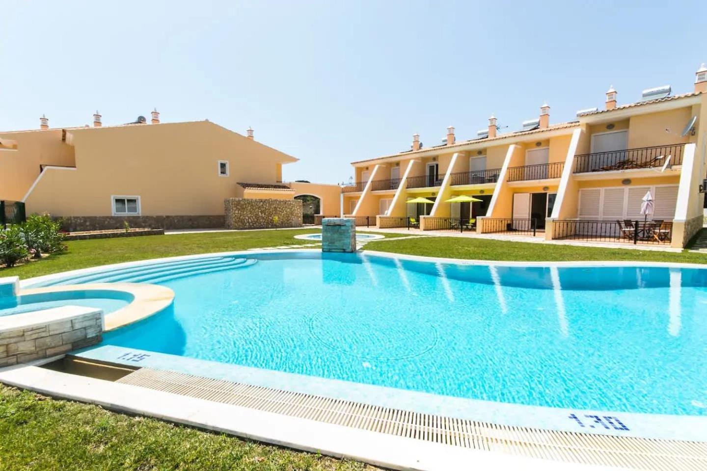 Filipa Iii - Beachfront With Jacuzzi Holiday home *
