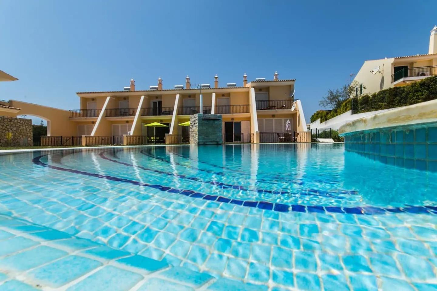 Filipa Iii - Beachfront With Jacuzzi *