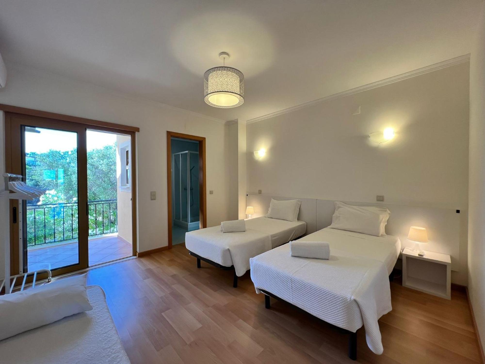 Filipa Iii - Beachfront With Jacuzzi
