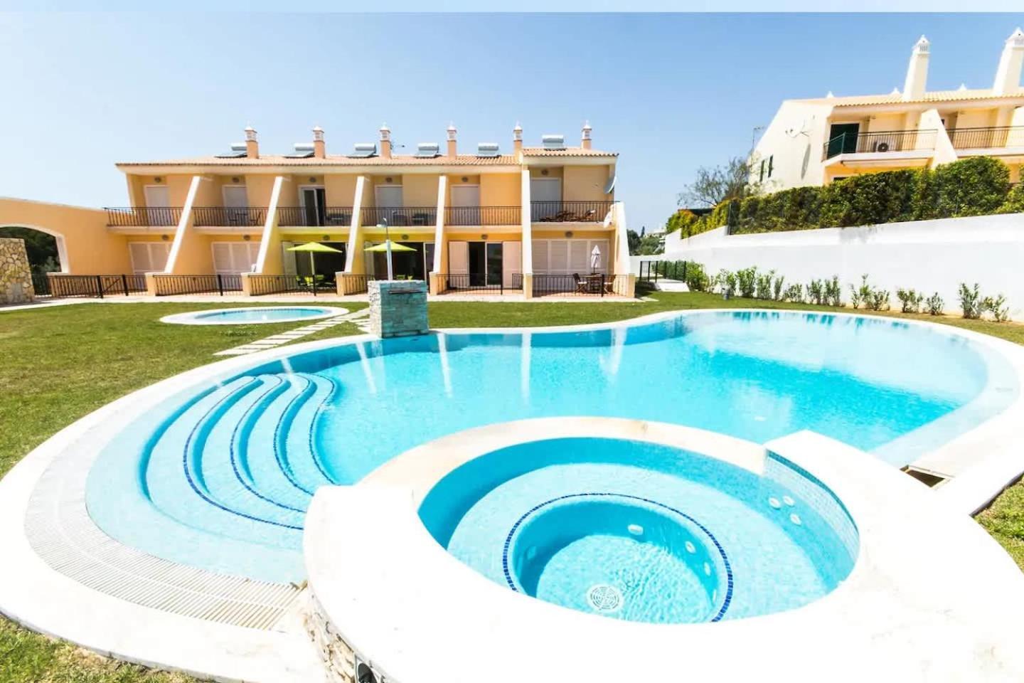 Filipa Iii - Beachfront With Jacuzzi Holiday home