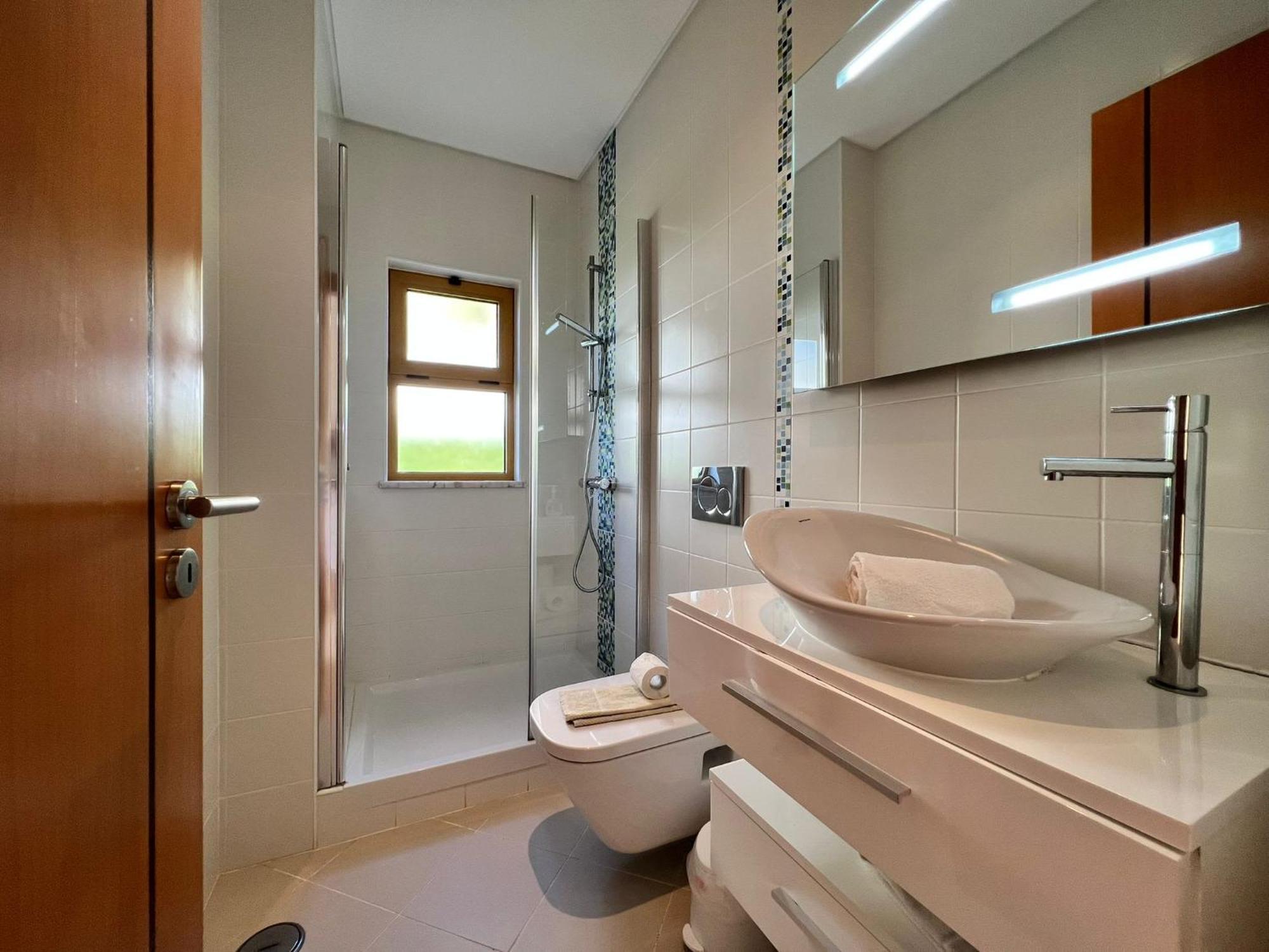 Filipa Iii - Beachfront With Jacuzzi