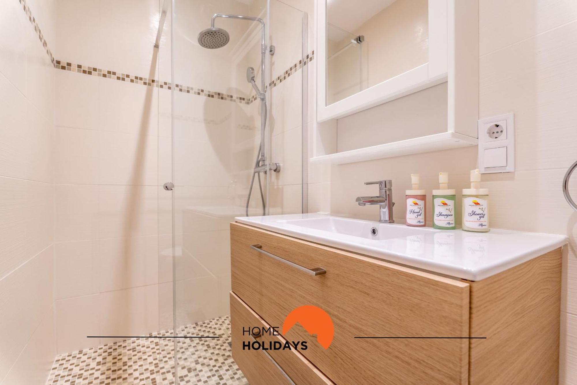 #164 Saradel 42 By Holidays Apartment *