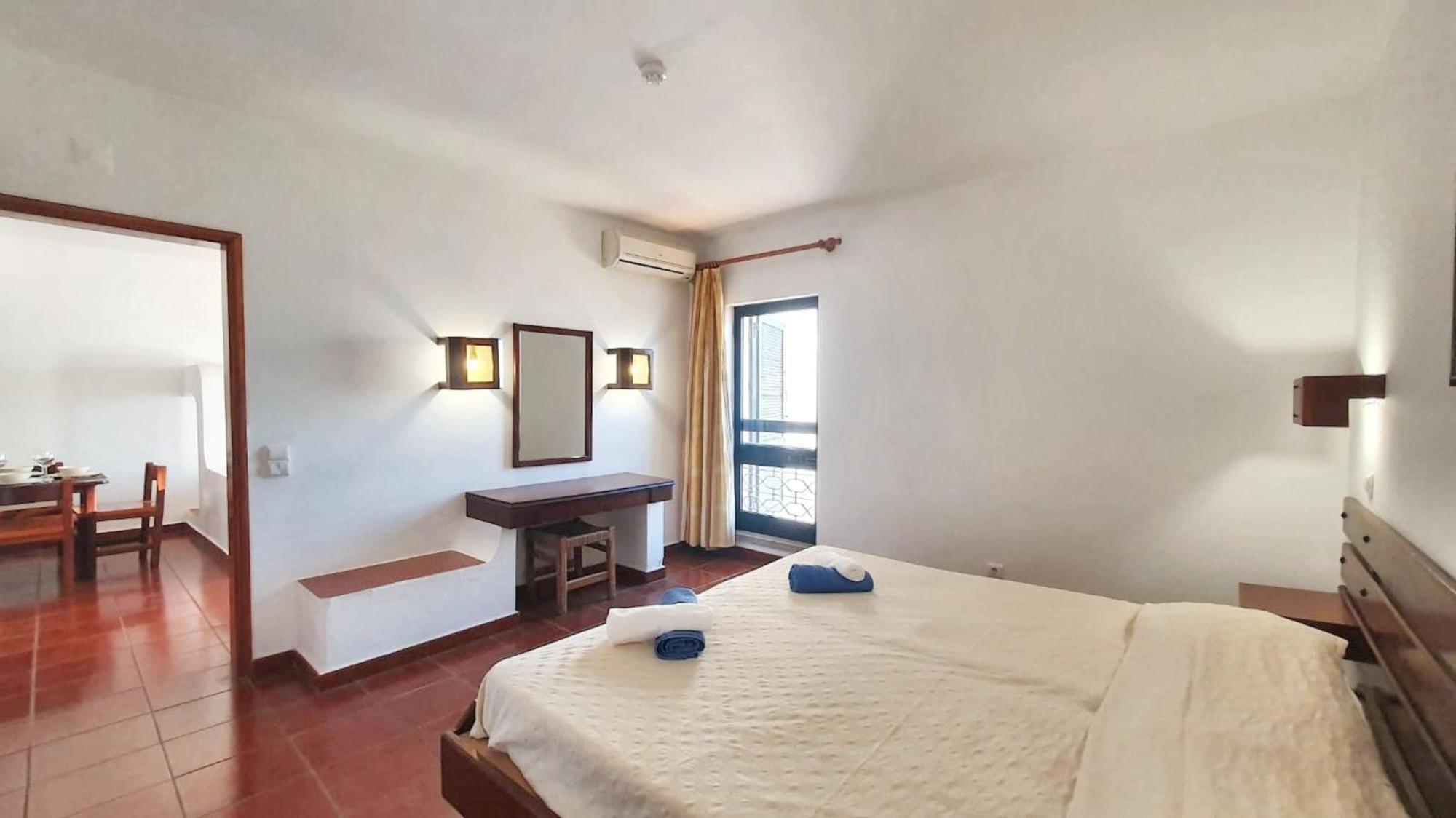 Sea View With Pool Apartment *