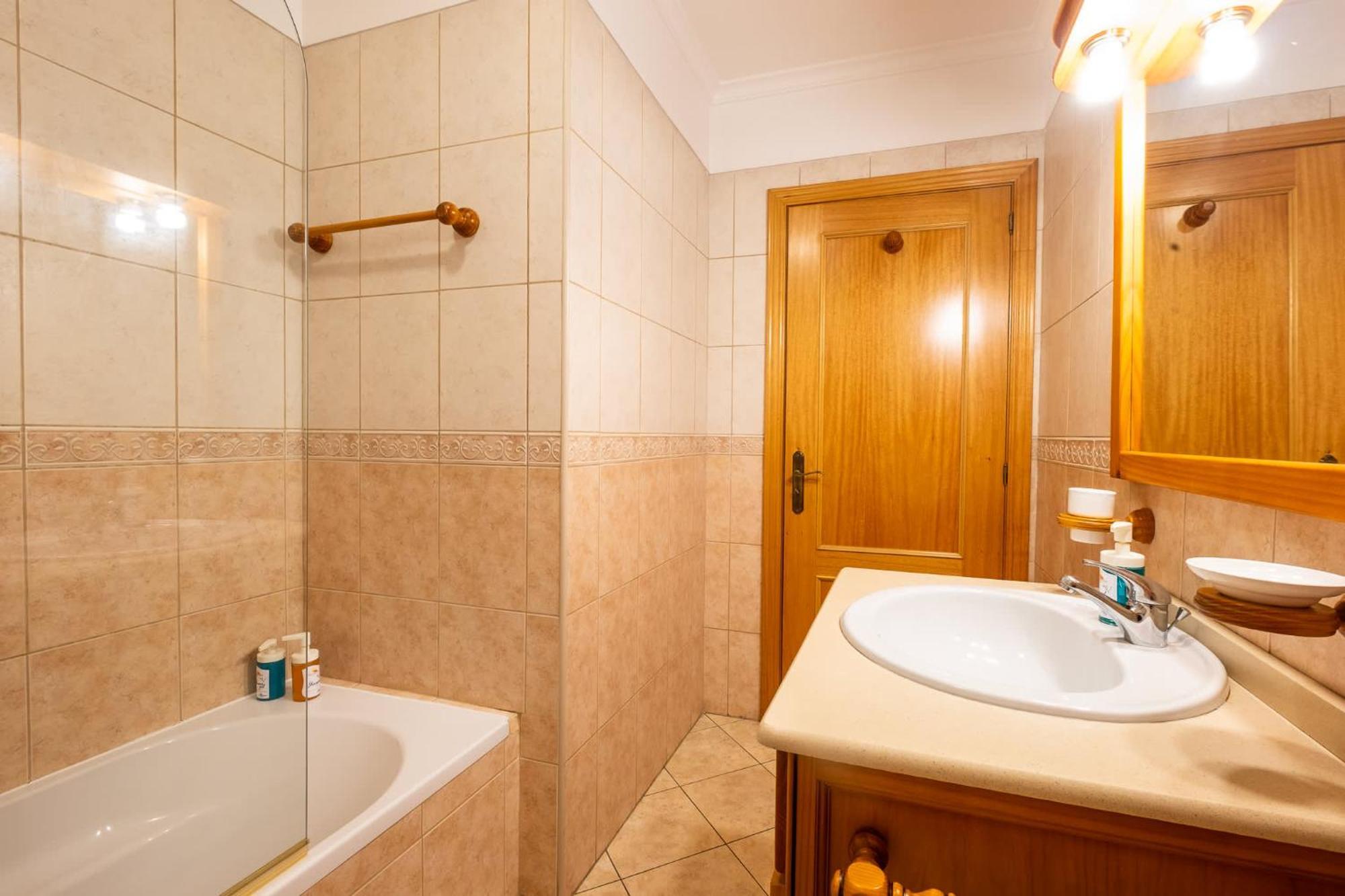 Adaro - Large Luxury Close To Marina