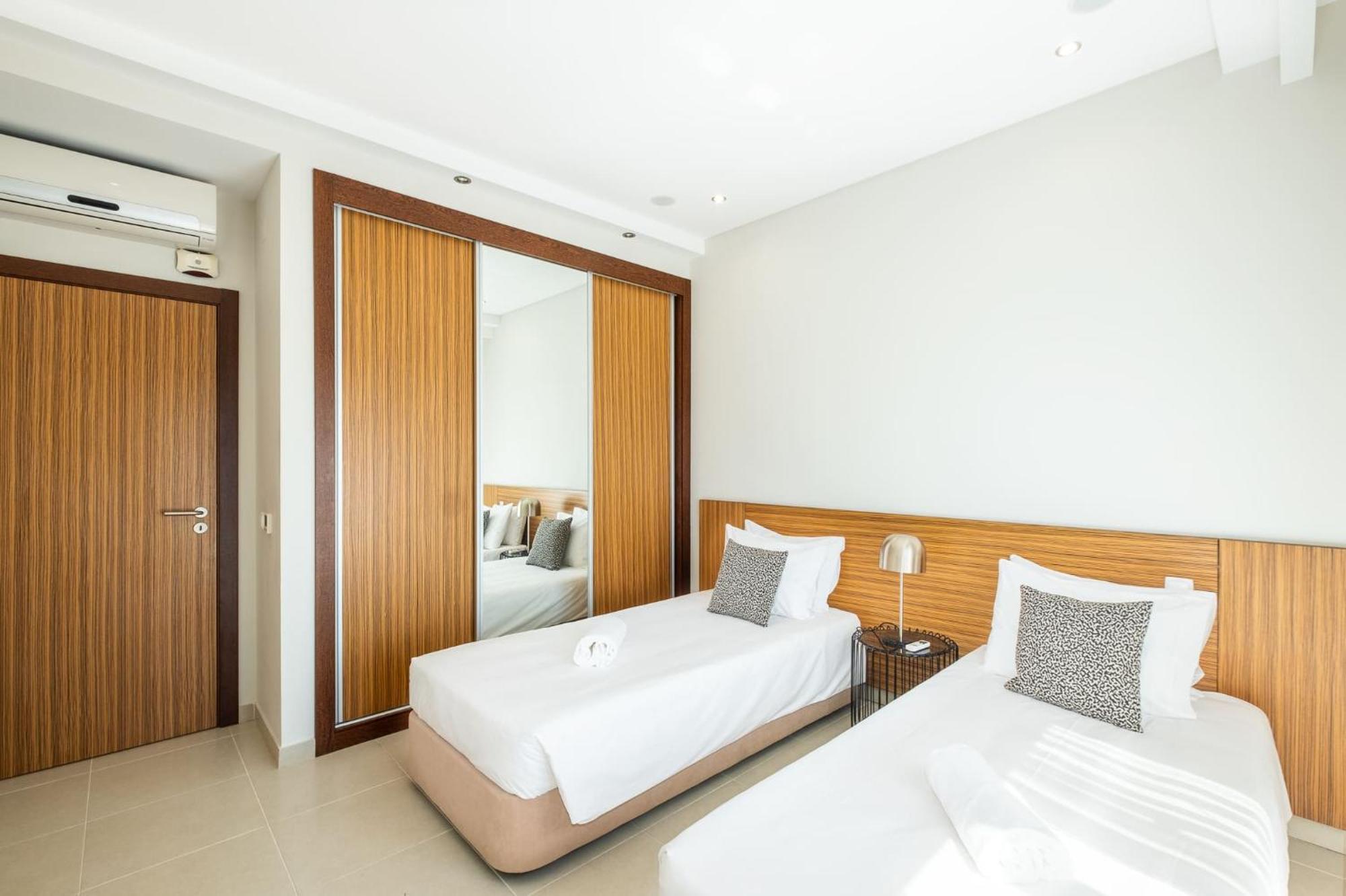 Adaro - Large Luxury Close To Marina *