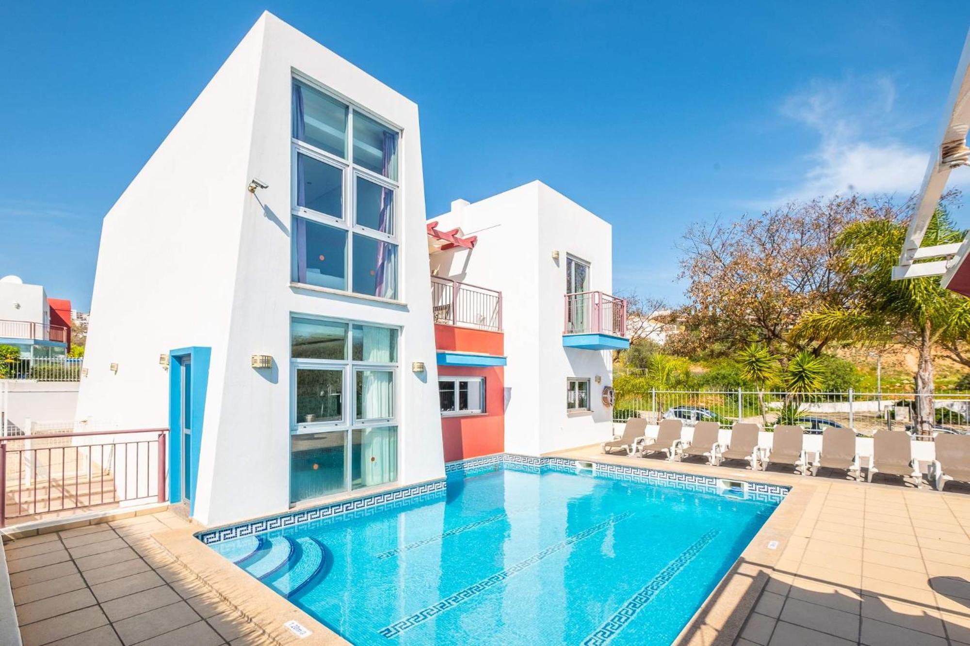 Adaro - Large Luxury Close To Marina Holiday home