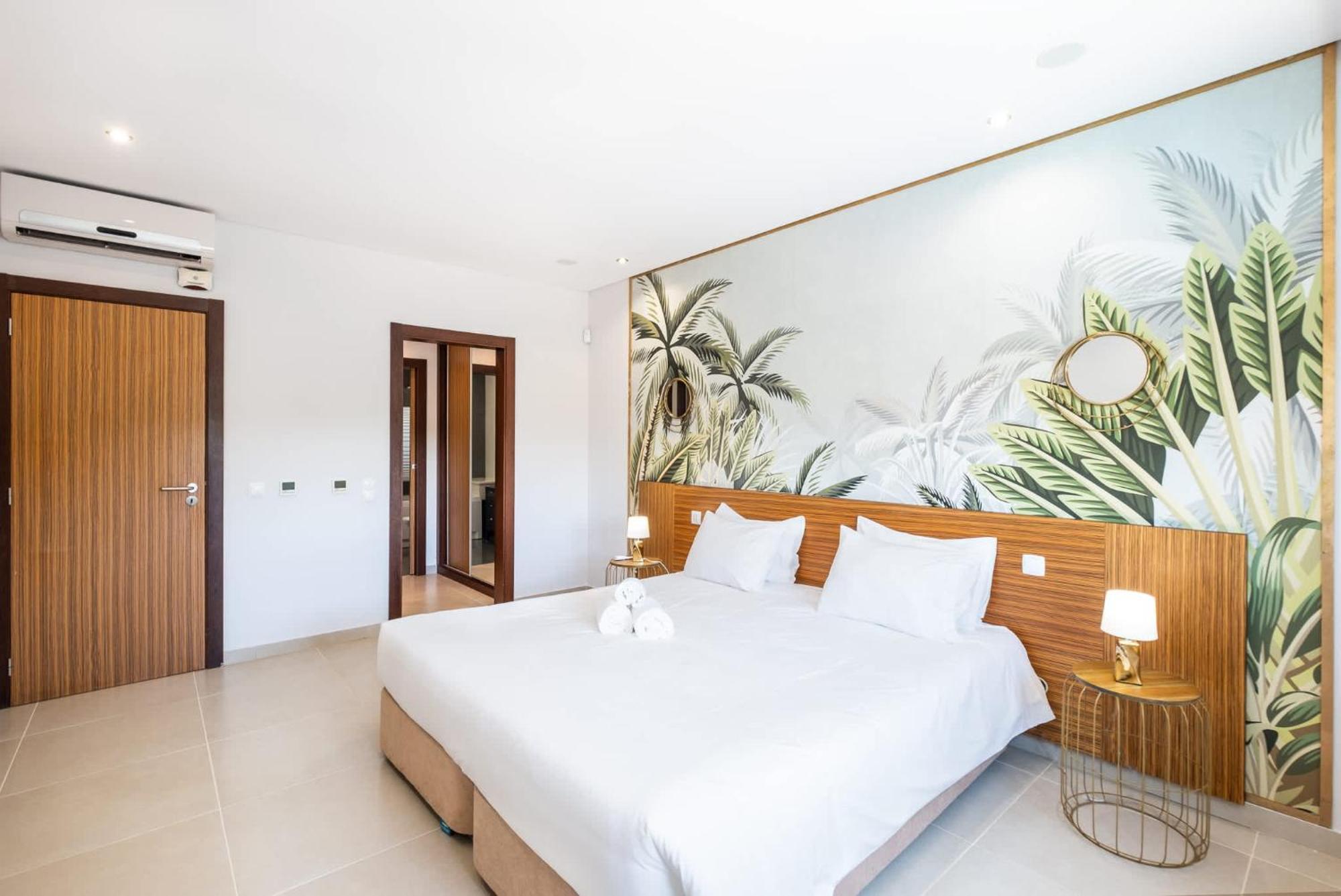 Adaro - Large Luxury Close To Marina *