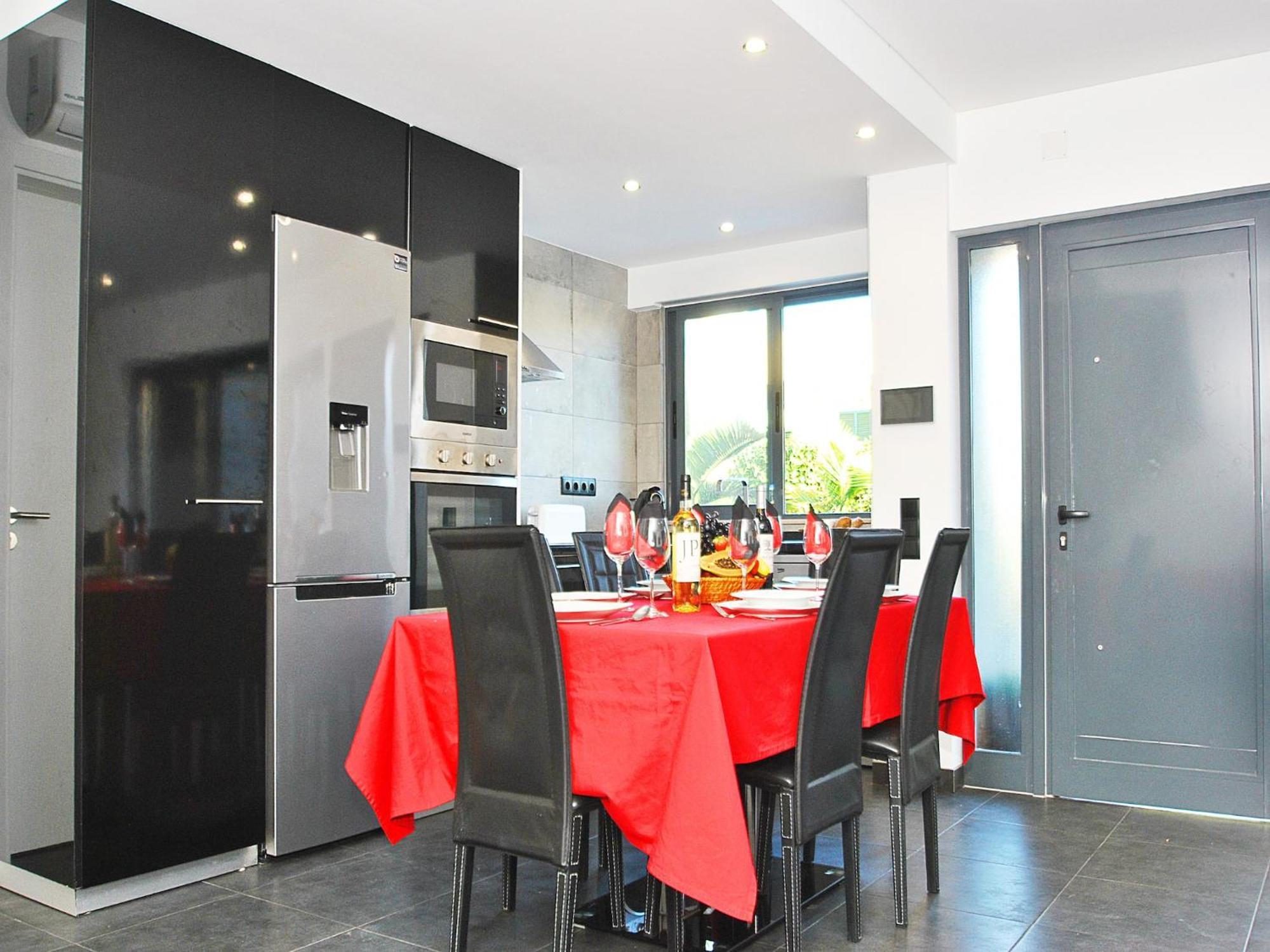 Contemporary W Private