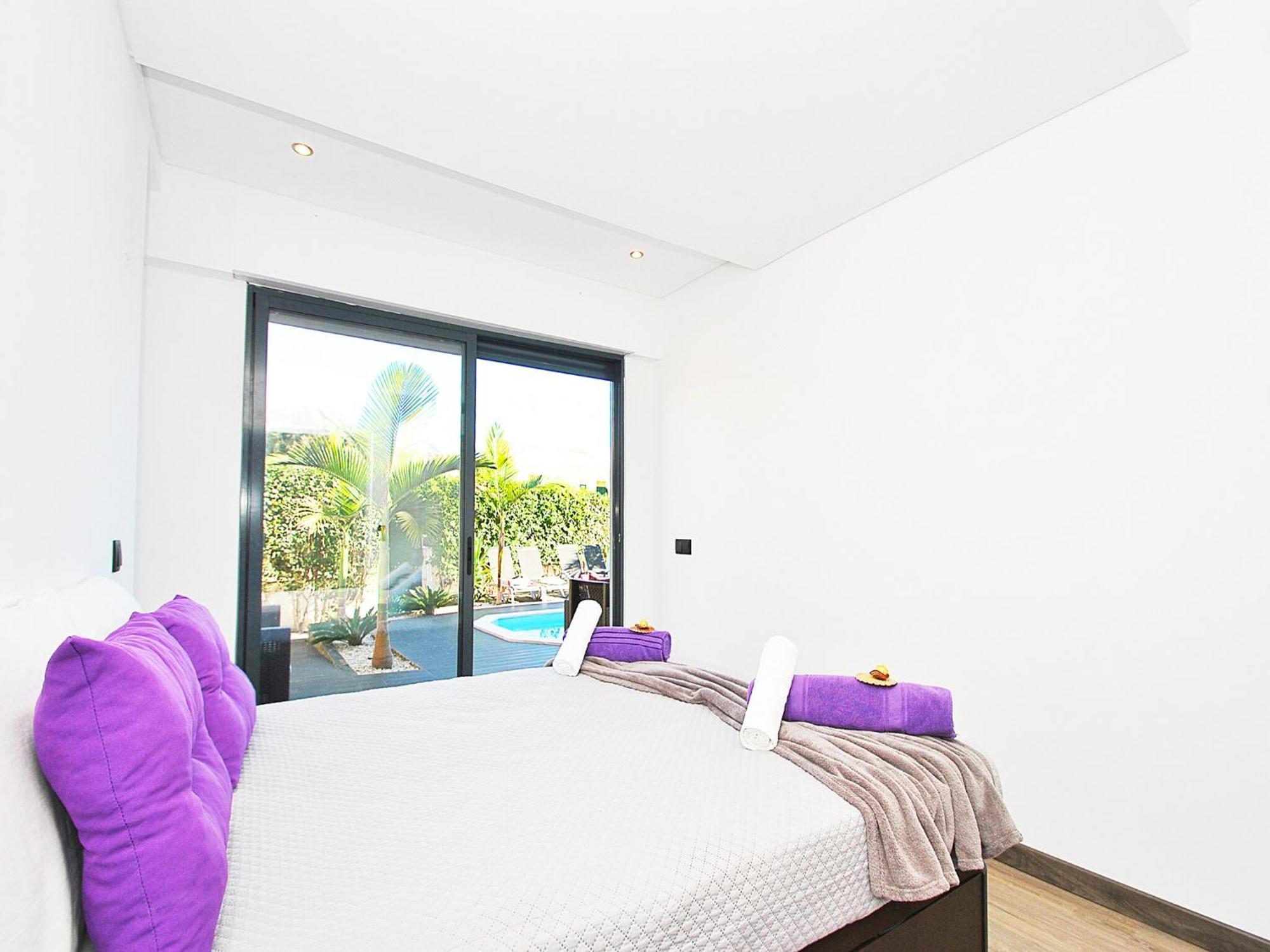 Contemporary W Private *