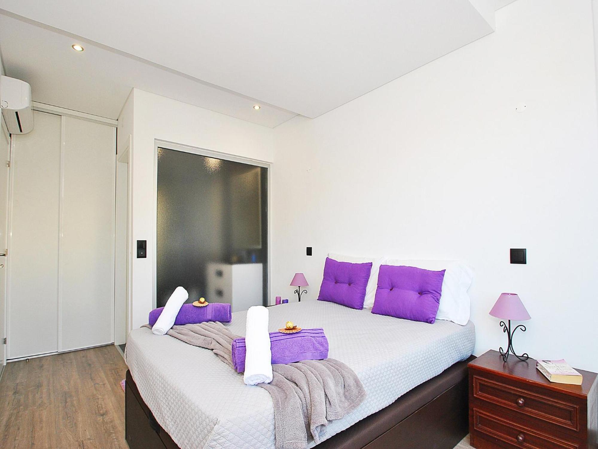 Contemporary W Private