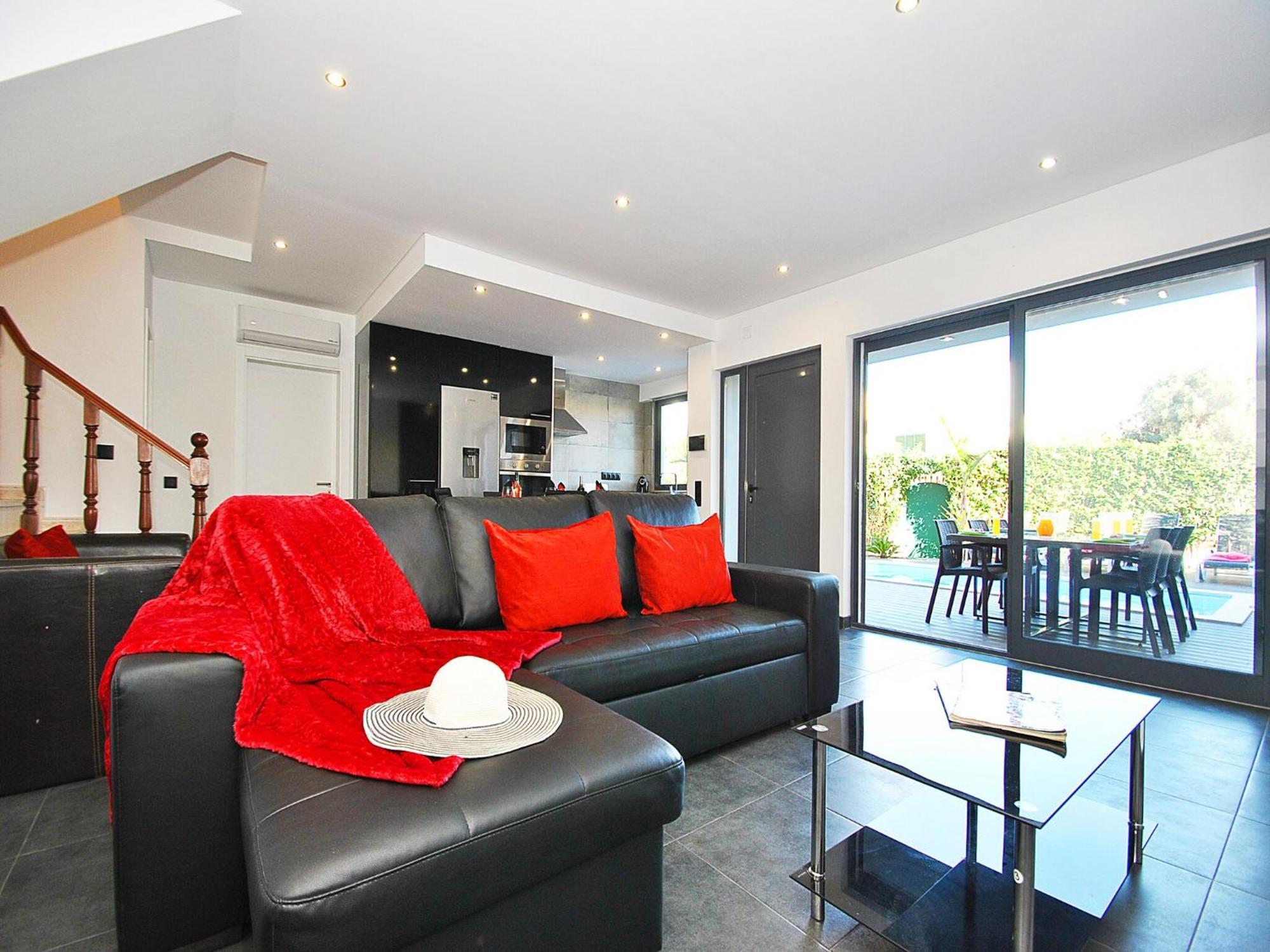 Villa Contemporary W Private