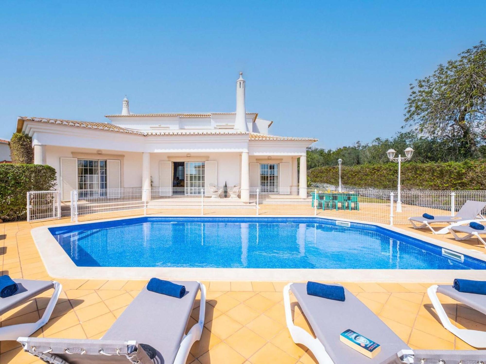 Villa Fenced Proeprty Albufeira