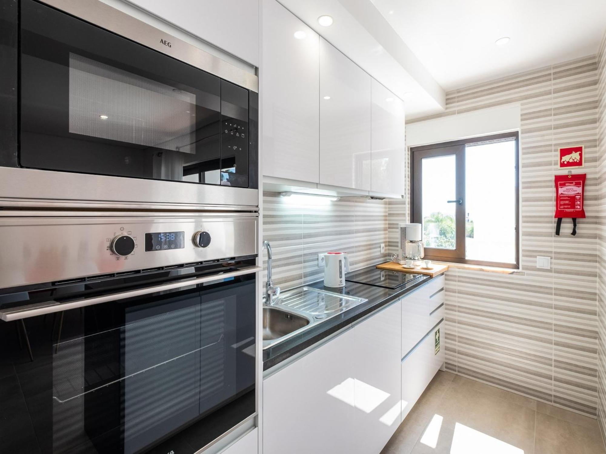 Apartment With Communal Pool