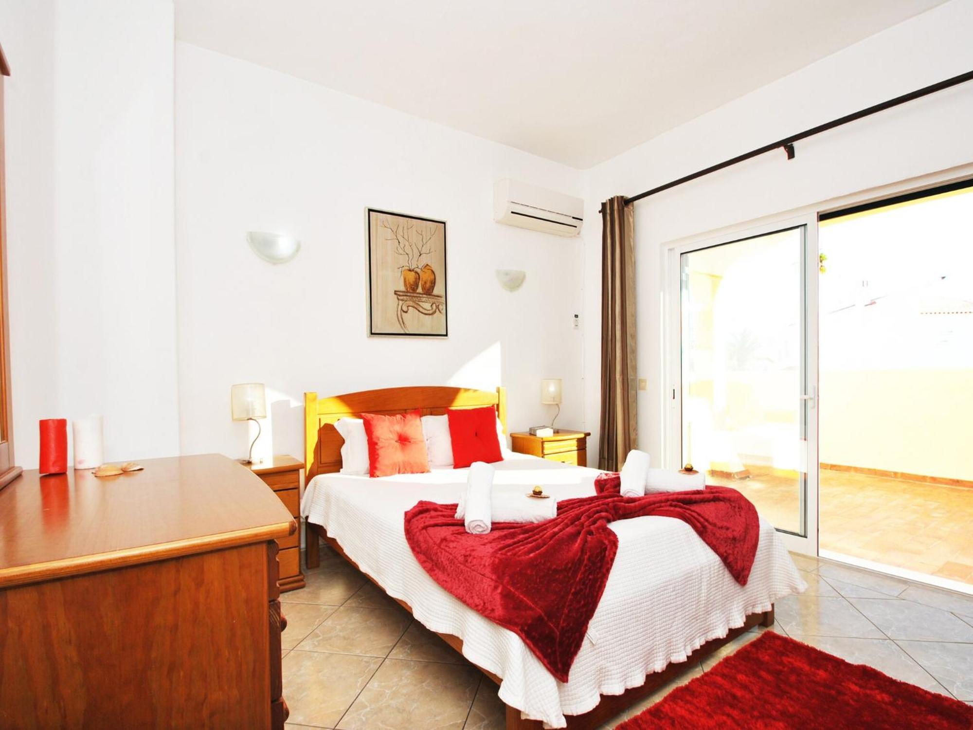 Villa Villa, With Heatable Pool