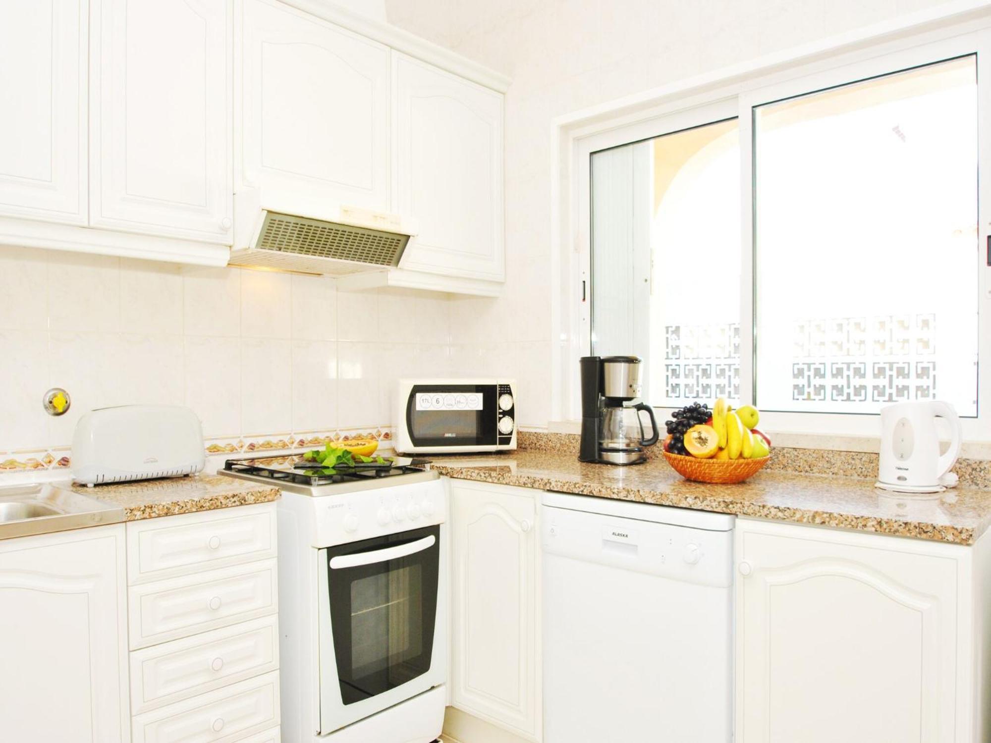 Villa, With Heatable Pool * Albufeira