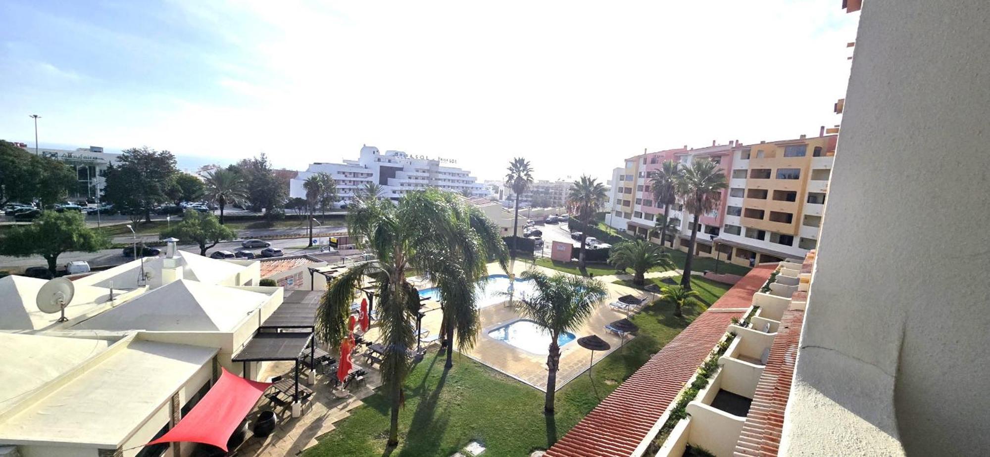 Centre View *