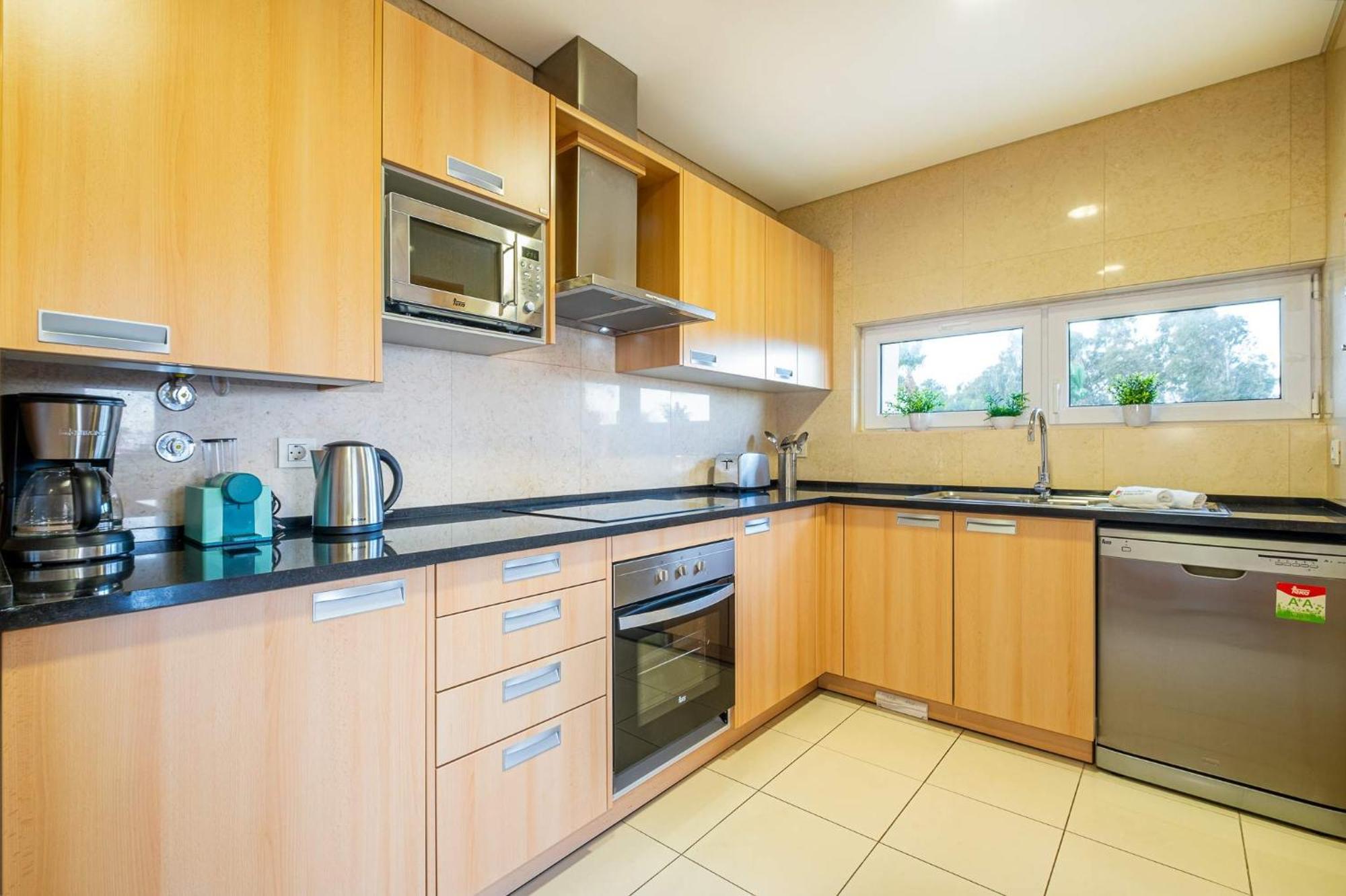 Oura - Views Of Sea, Bay & Old Town Holiday home *