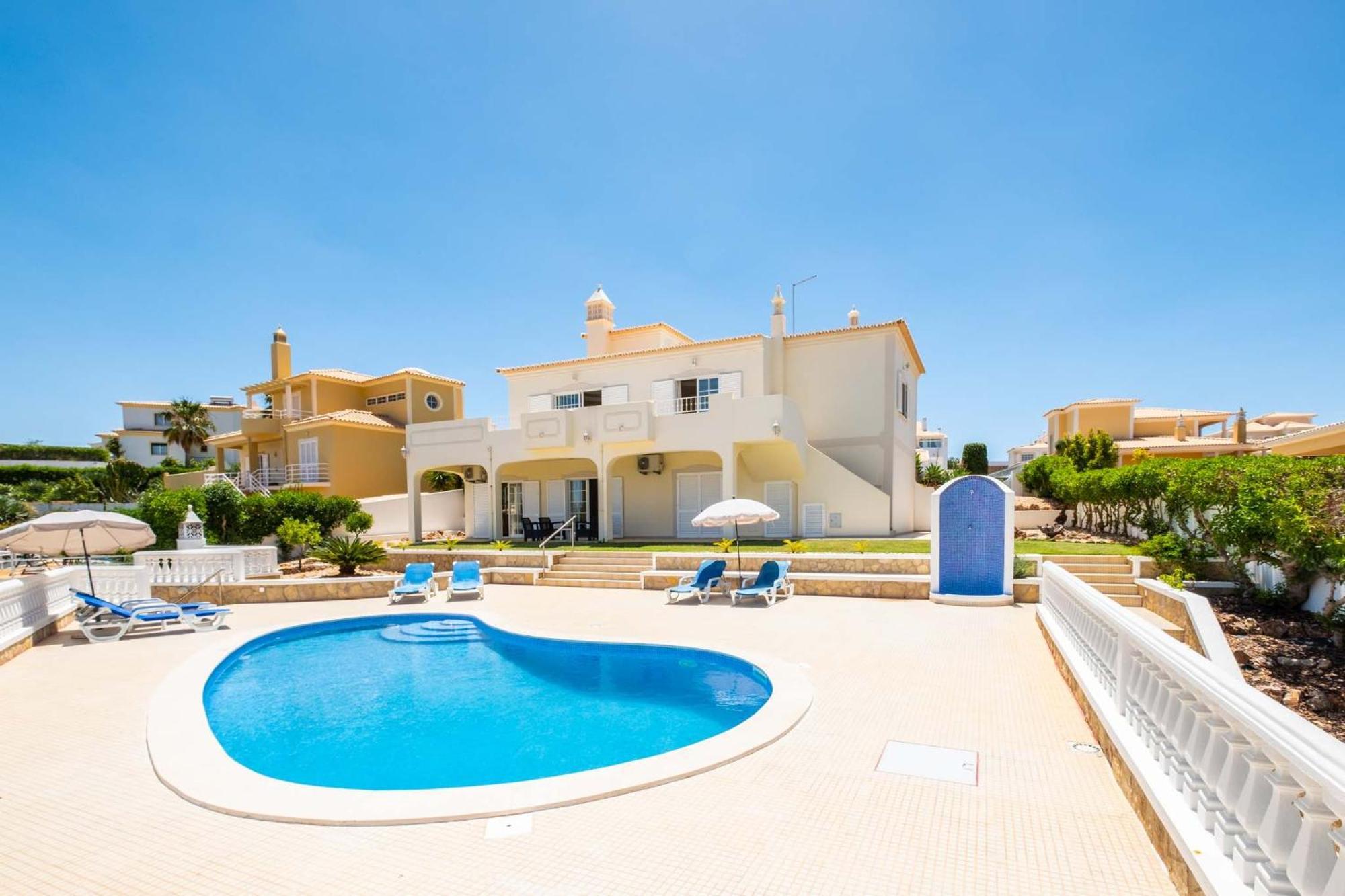 Mendes - Walking Distance To The Holiday home