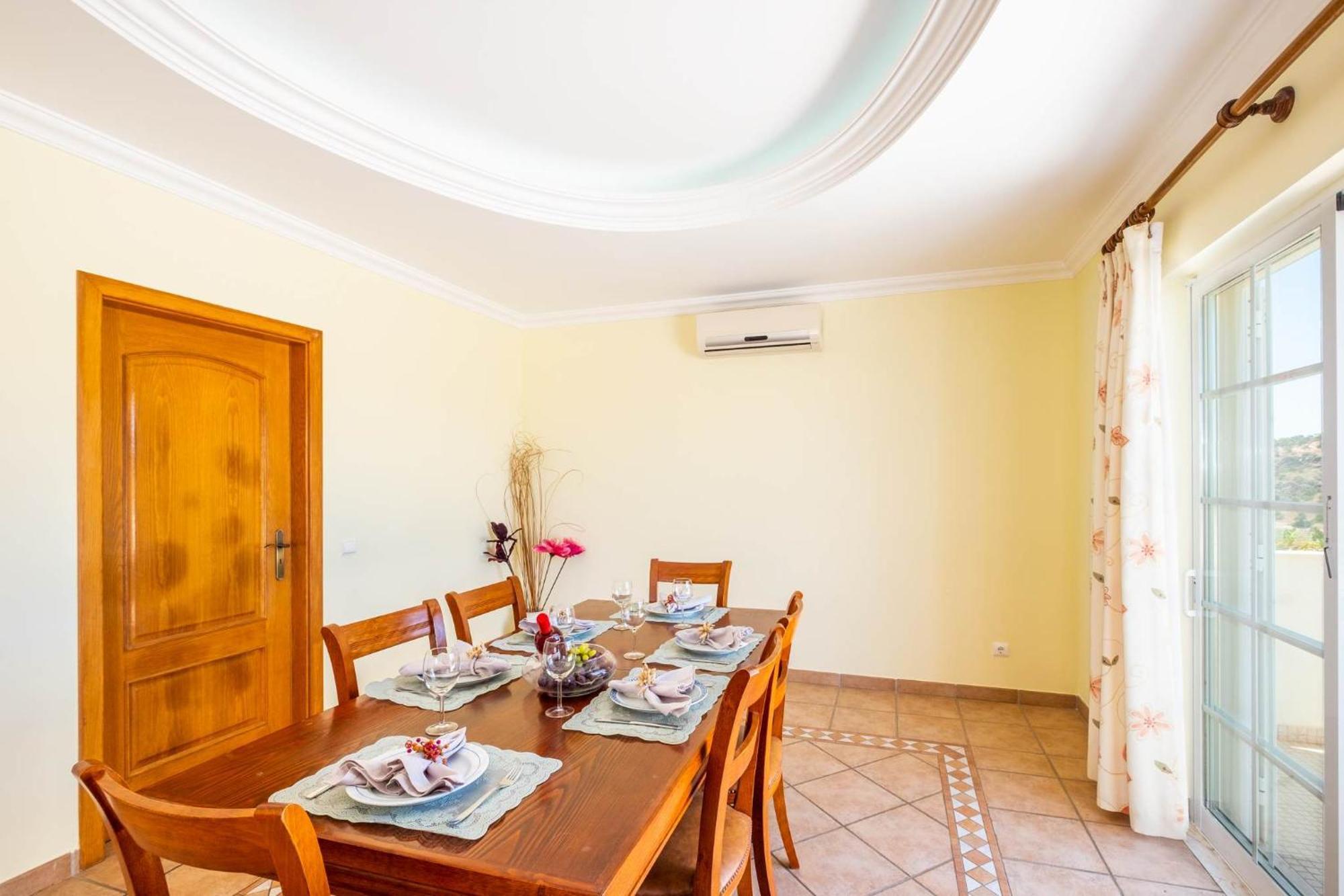 Mendes - Walking Distance To The Holiday home