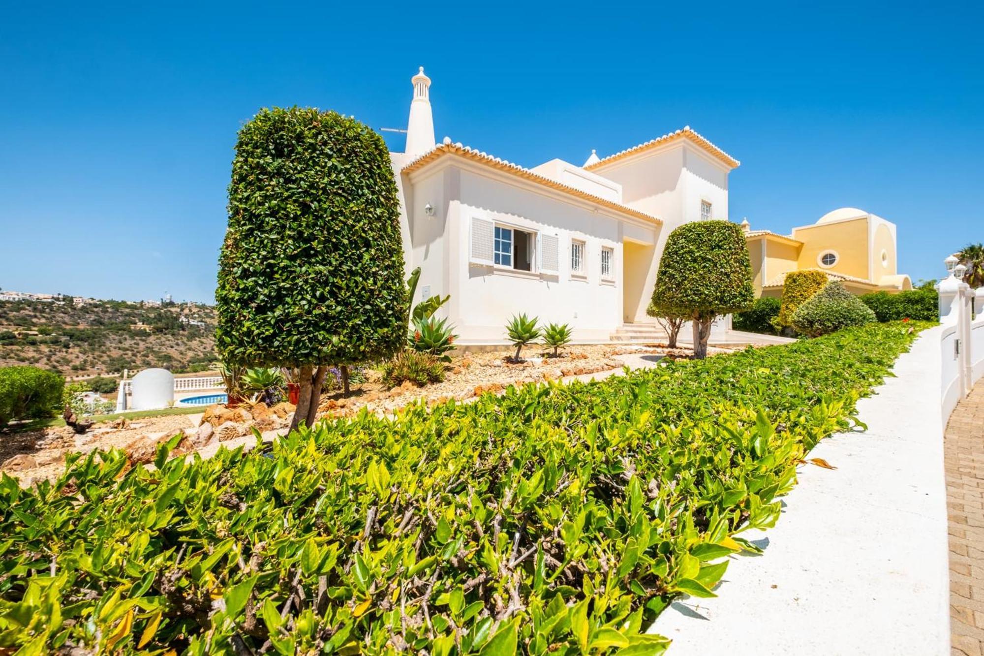 Mendes - Walking Distance To The Holiday home *