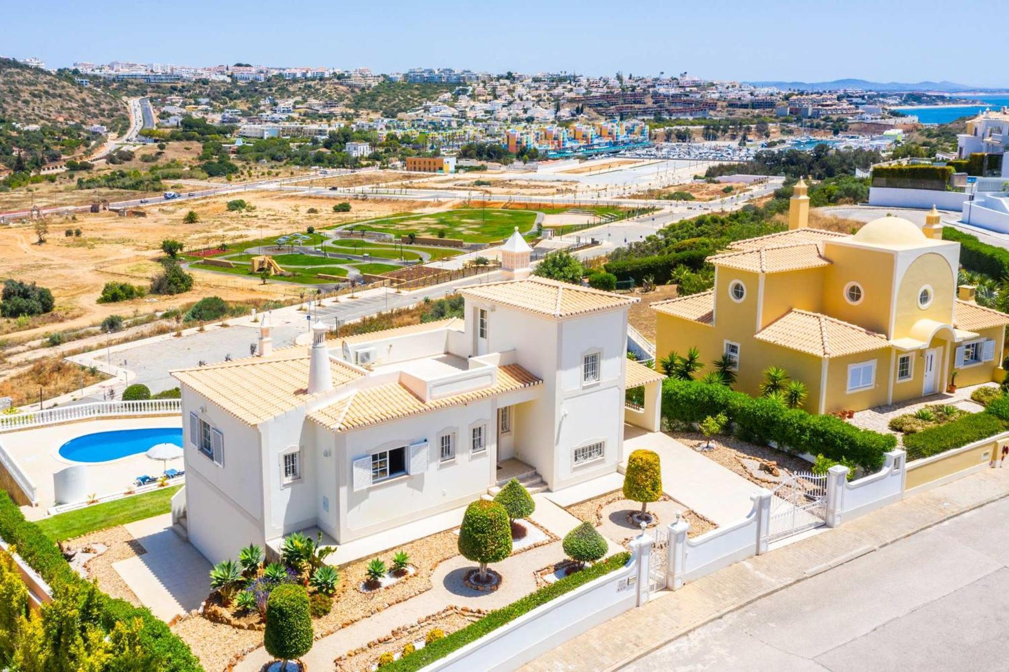 Mendes - Walking Distance To The Albufeira