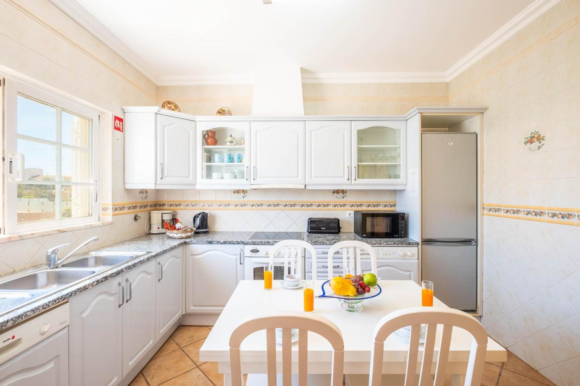 Mendes - Walking Distance To The Holiday home