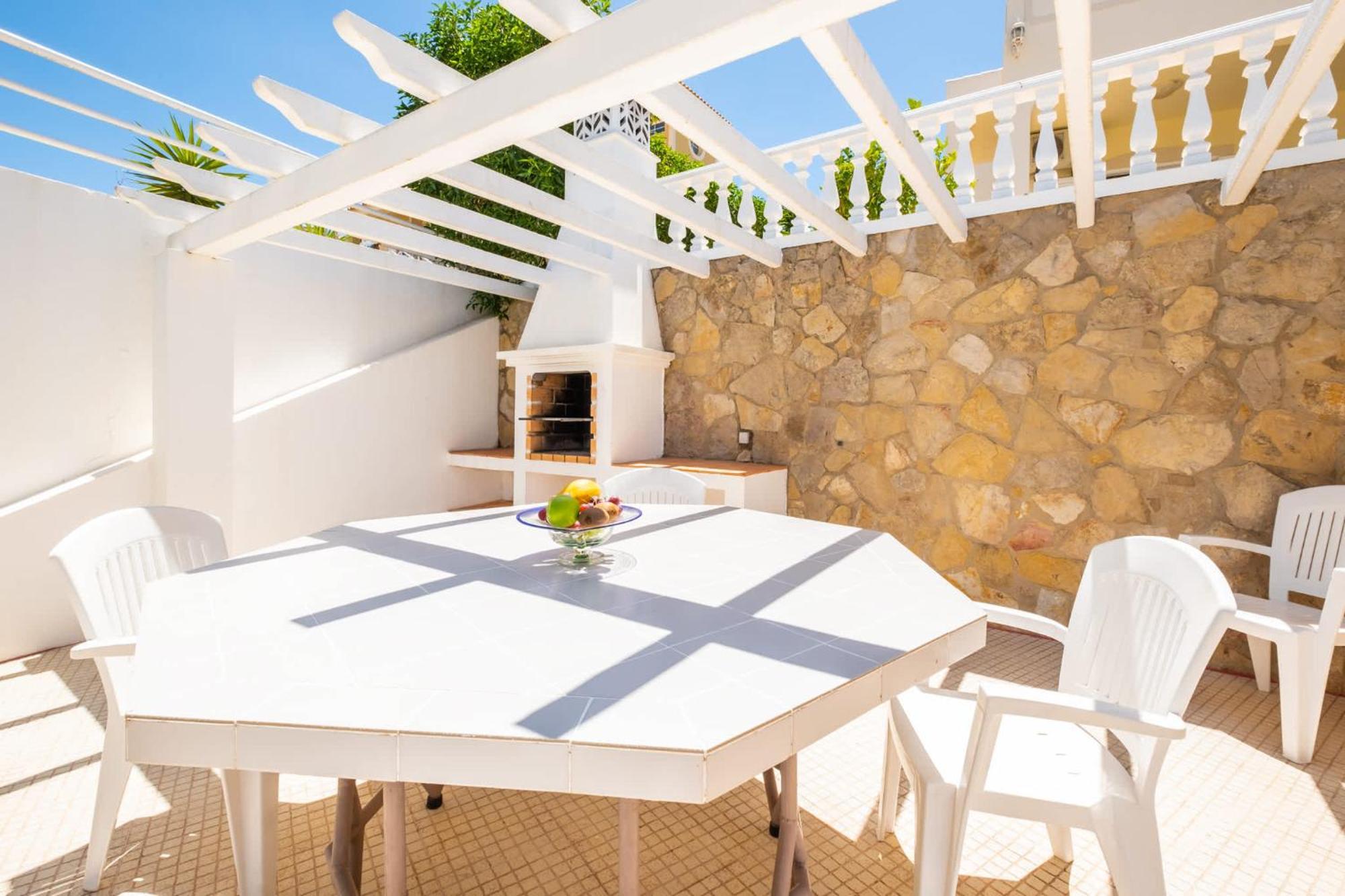 Mendes - Walking Distance To The Holiday home