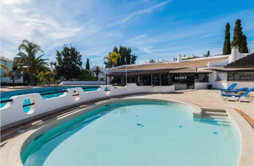 Luna - With A Pool Area With A Lounge Bar Albufeira
