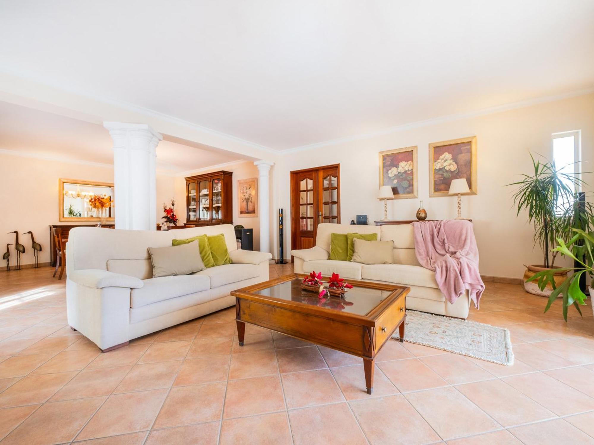 With Heatable Pool, 4 Bedrooms *