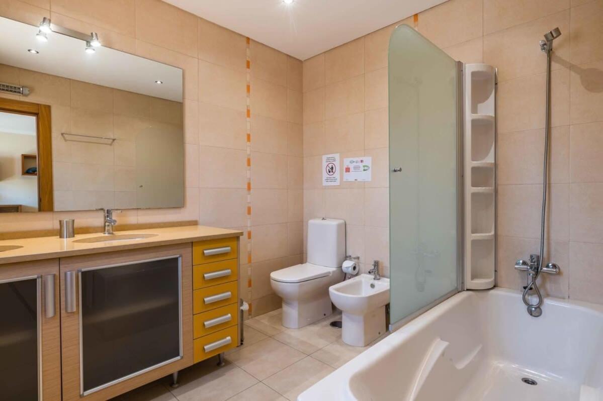 Vakantiehuis Hugo - Bright Modern Walk To Restaurants Albufeira