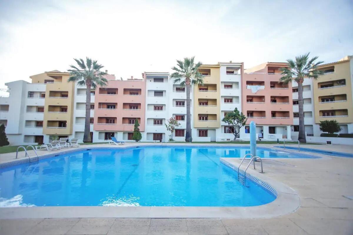 W Swim Pool And Seaview * Albufeira