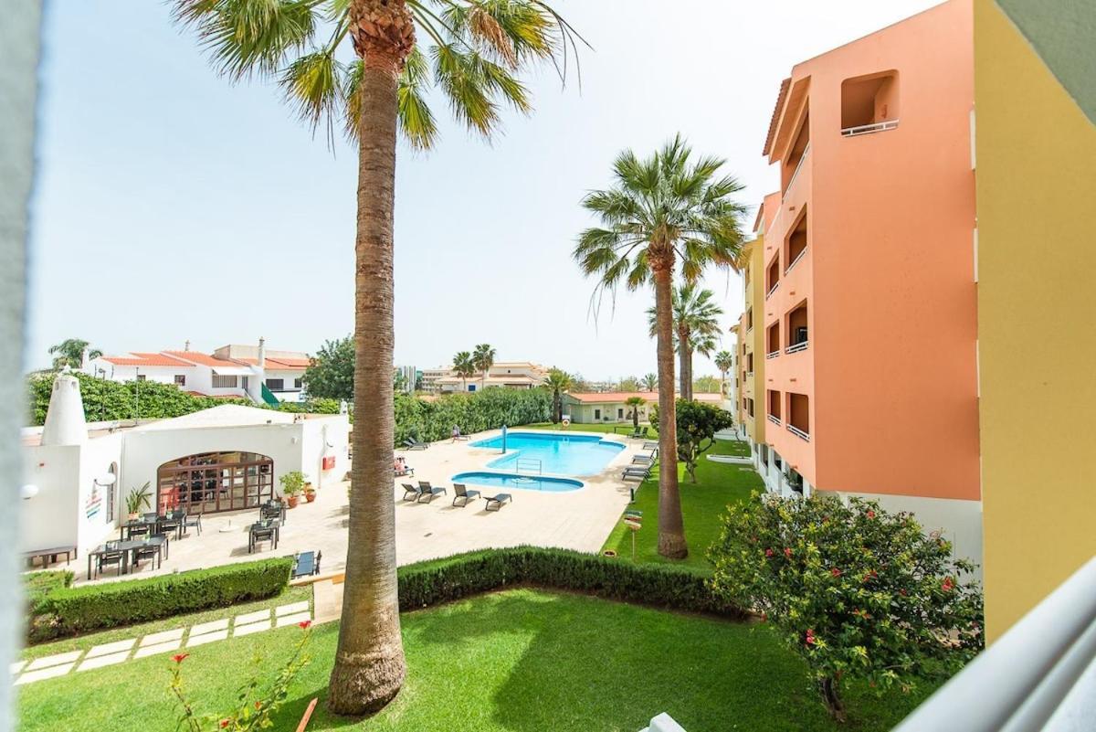W Swim Pool And Seaview Apartment