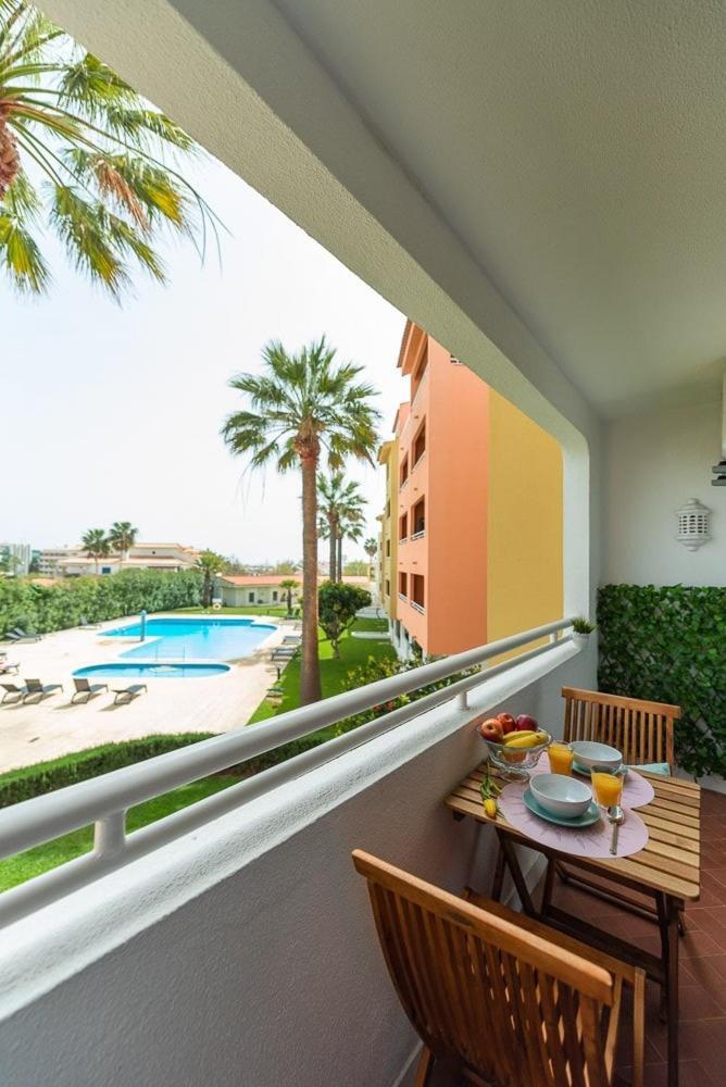 W Swim Pool And Seaview Apartment