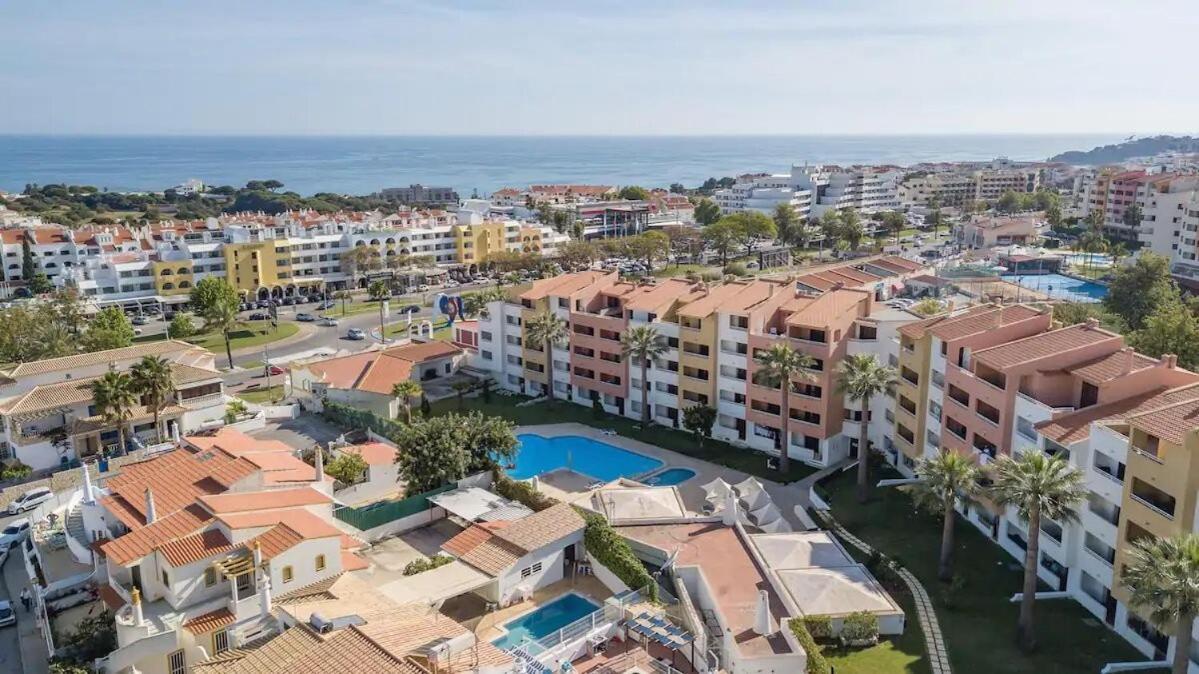 W Swim Pool And Seaview Albufeira