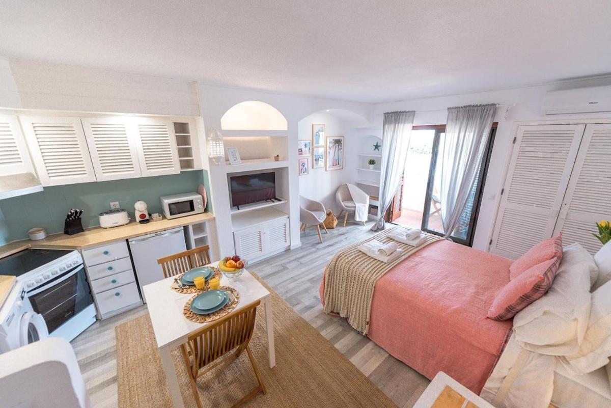 W Swim Pool And Seaview Apartment