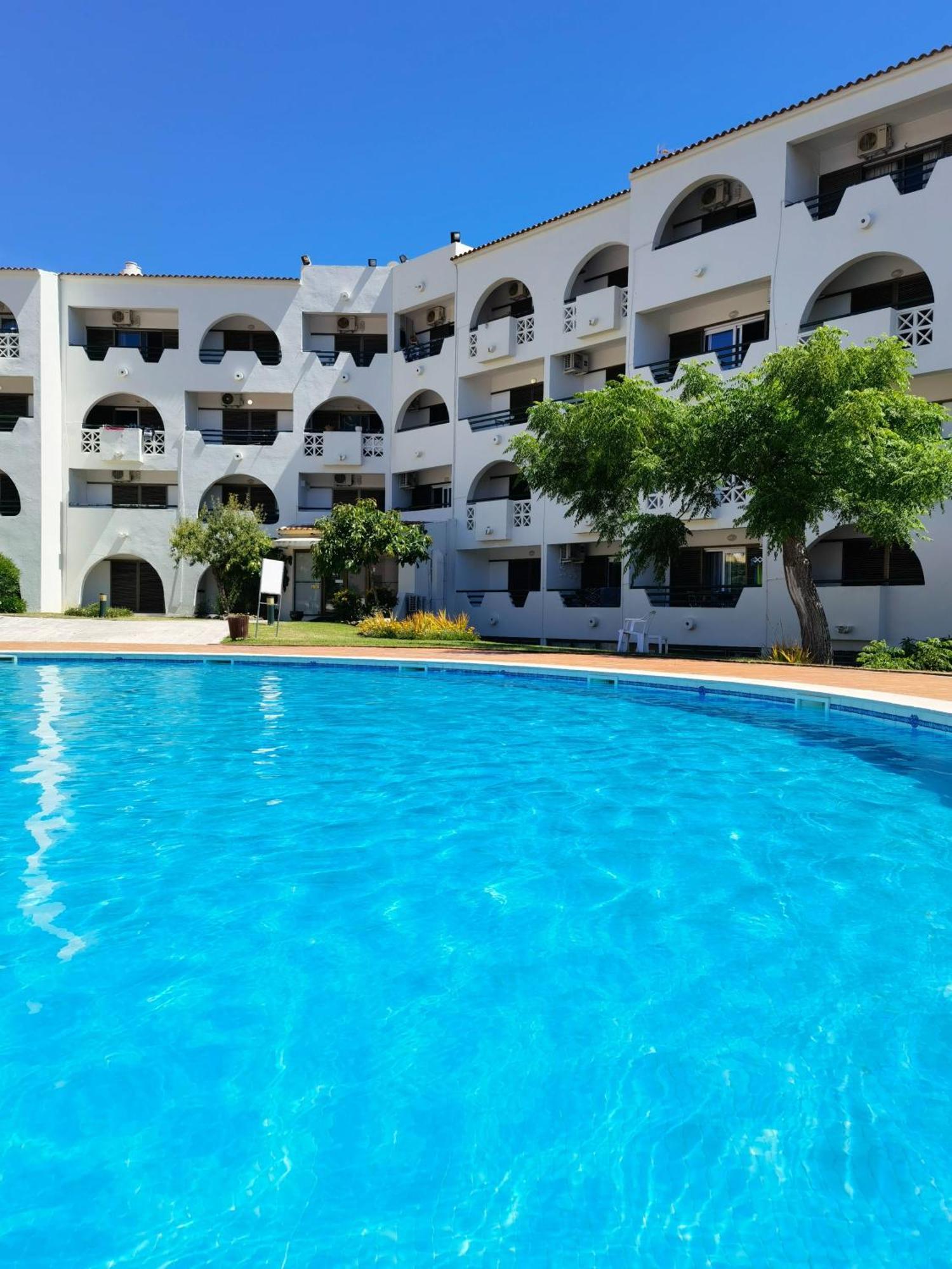 Modern With Balcony And Direct Access To The Pool Apartment *