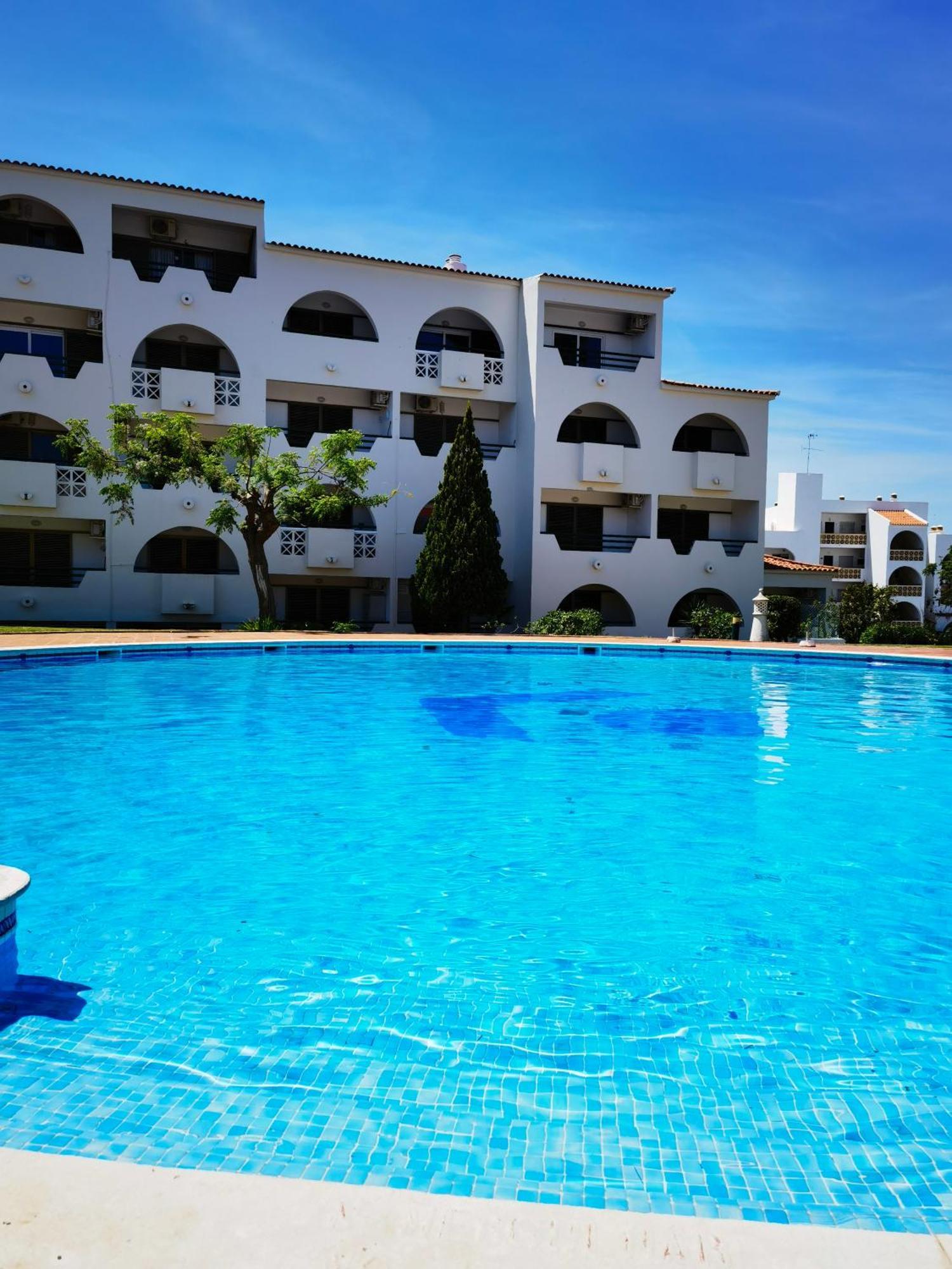 Modern With Balcony And Direct Access To The Pool Apartment *