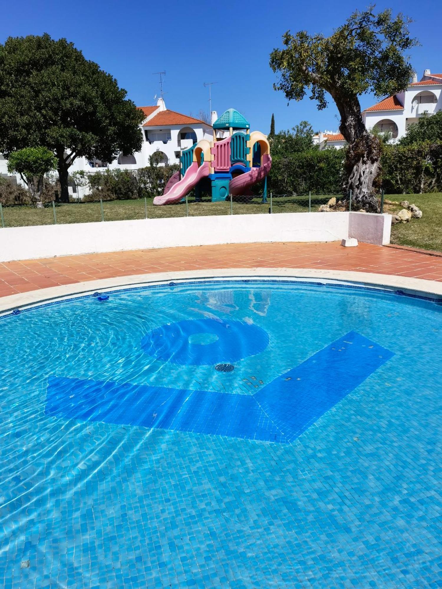Modern With Balcony And Direct Access To The Pool