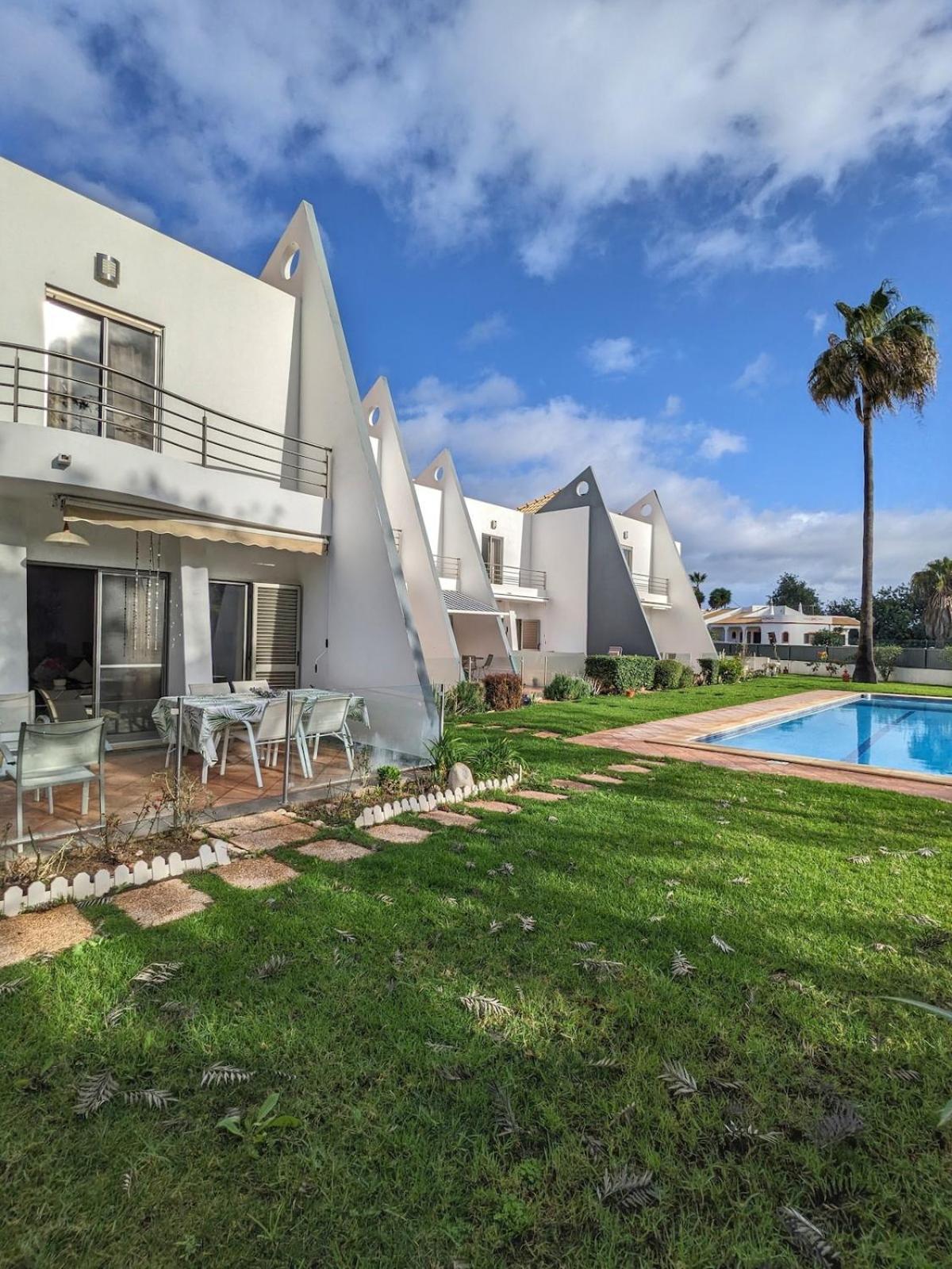 Quintaloes, 5 Mins From Old Town Holiday home
