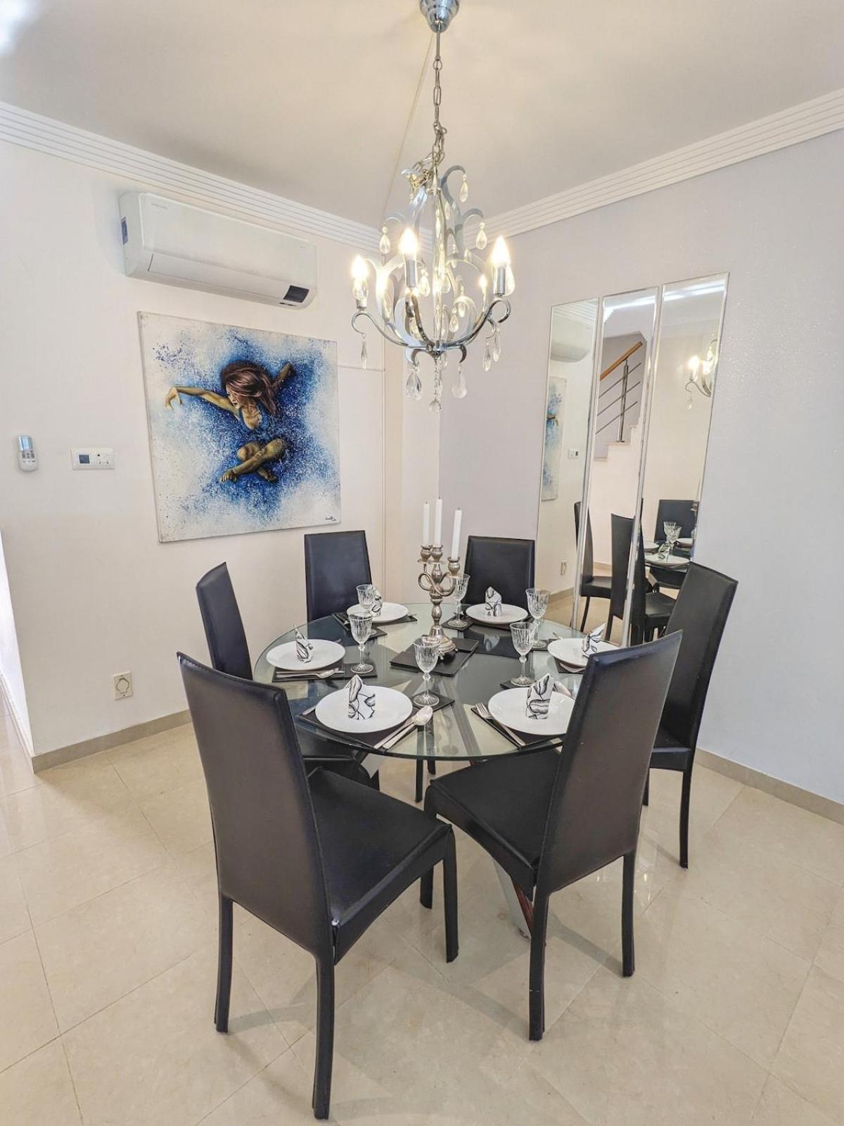 Quintaloes, 5 Mins From Old Town Holiday home Albufeira