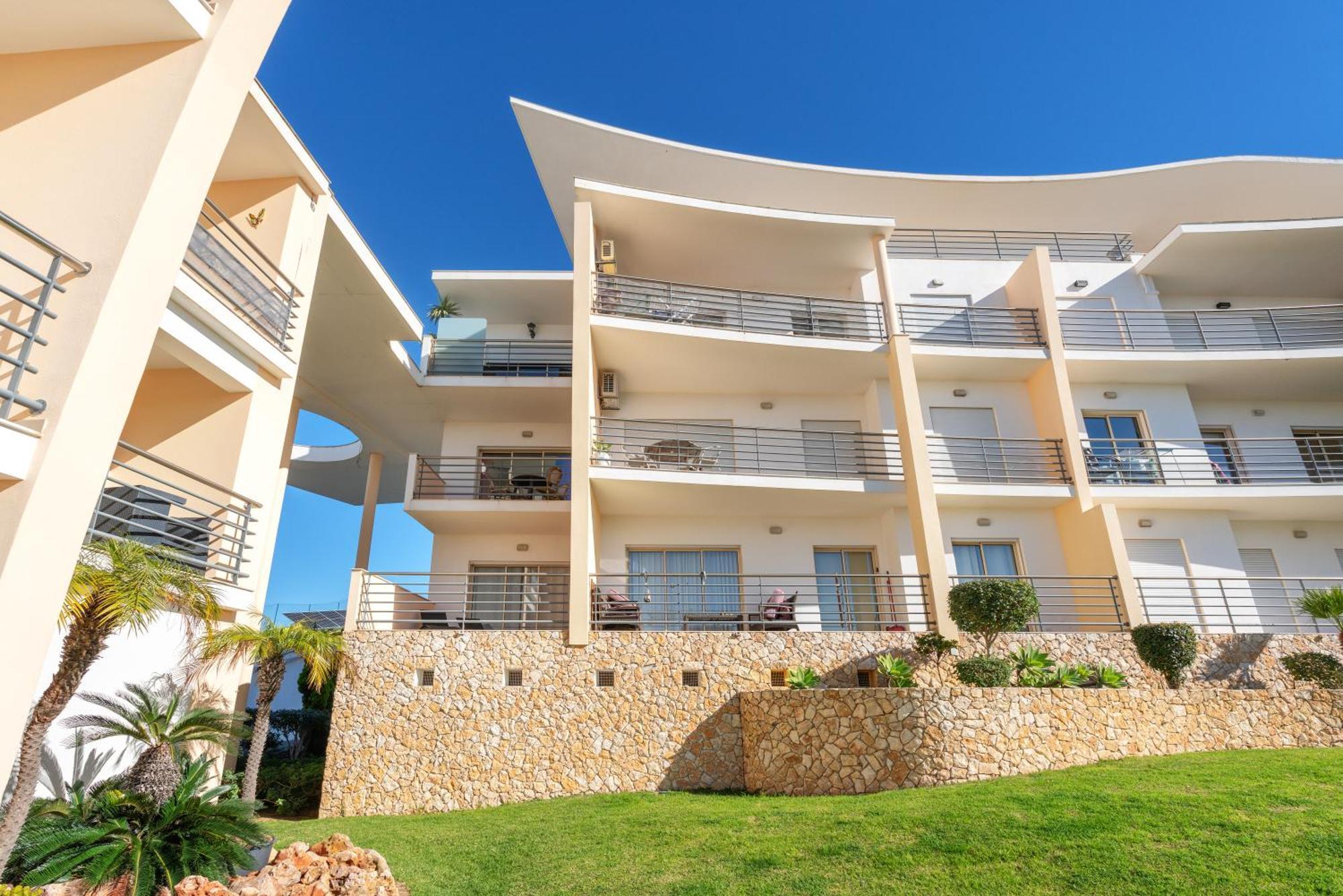 Homes White Rose Garden With 2 Terraces & 2 Swimming Pools Apartment
