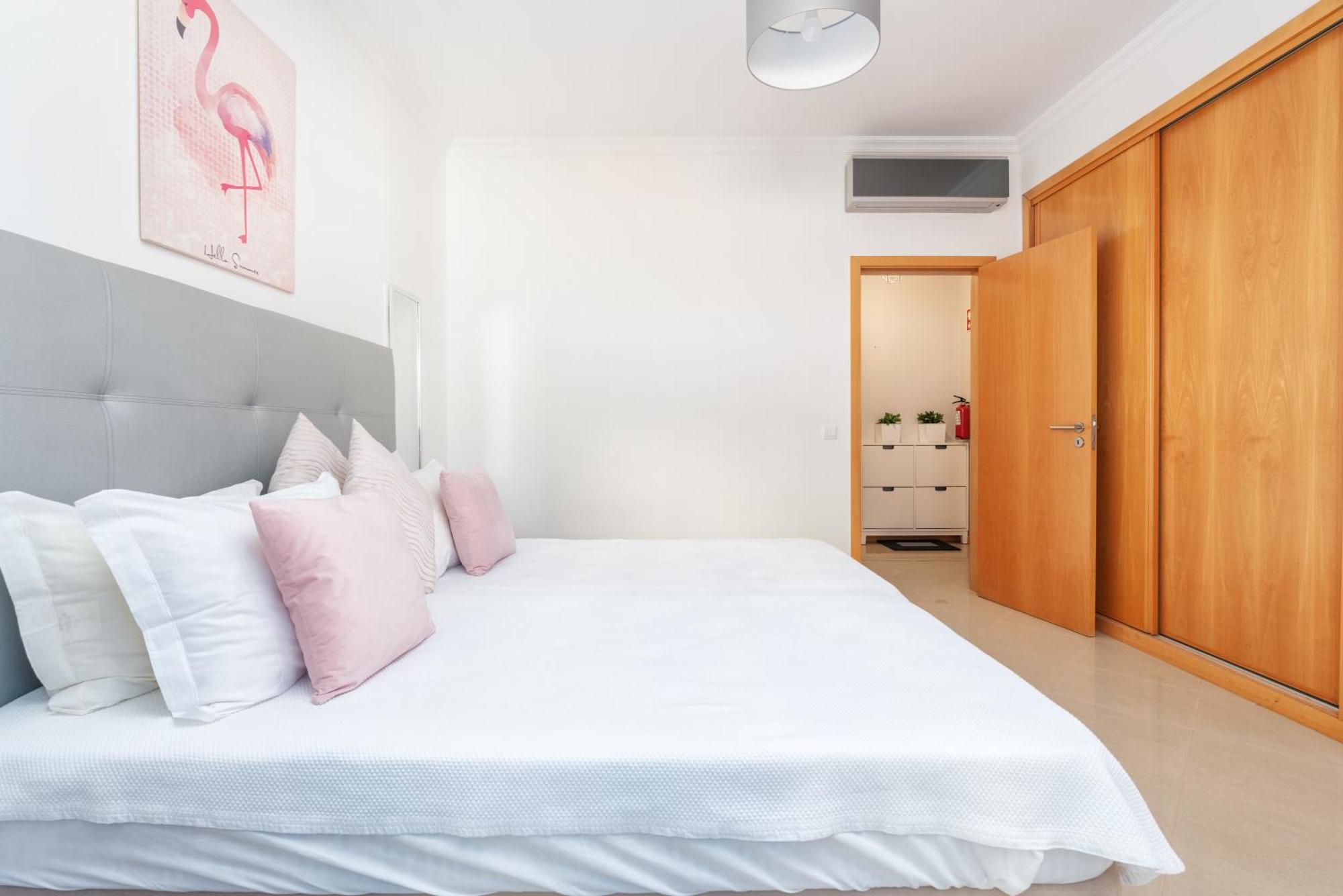 Apartment Homes White Rose Garden With 2 Terraces & 2 Swimming Pools *