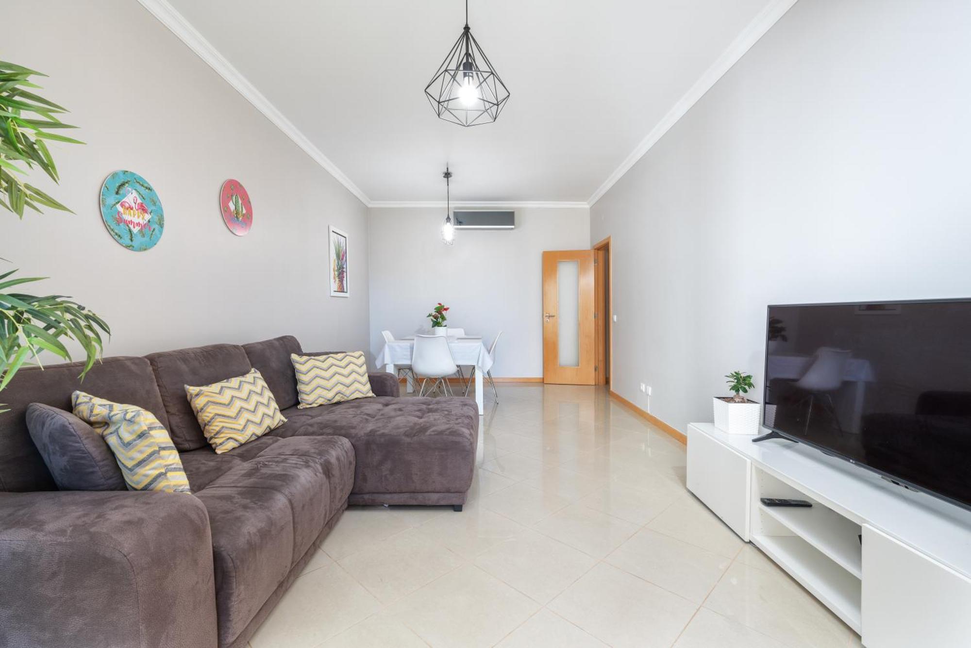 Homes White Rose Garden With 2 Terraces & 2 Swimming Pools