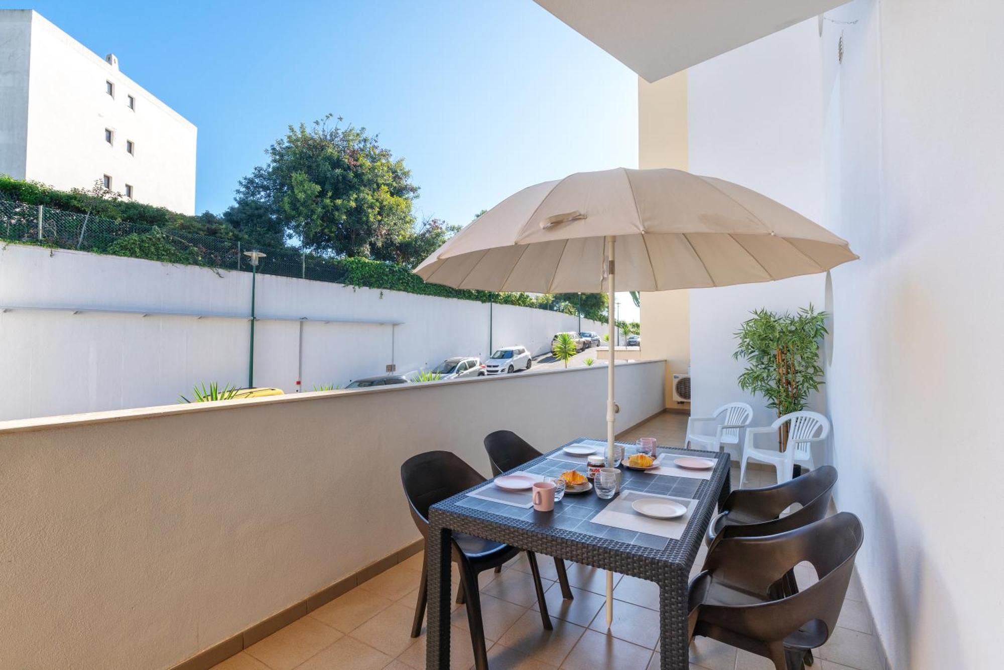 Homes White Rose Garden With 2 Terraces & 2 Swimming Pools Apartment