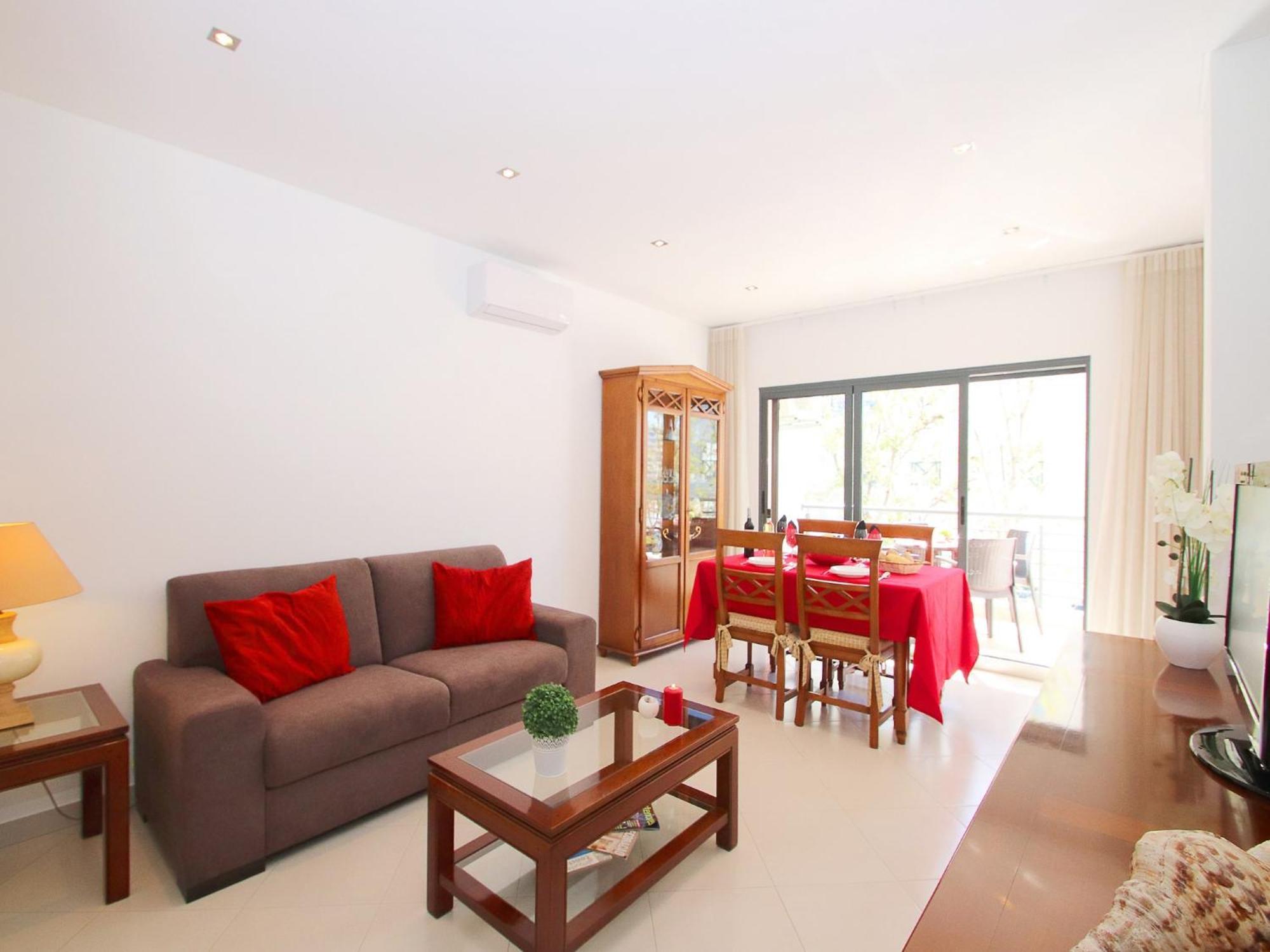 Apartment In Near Rock