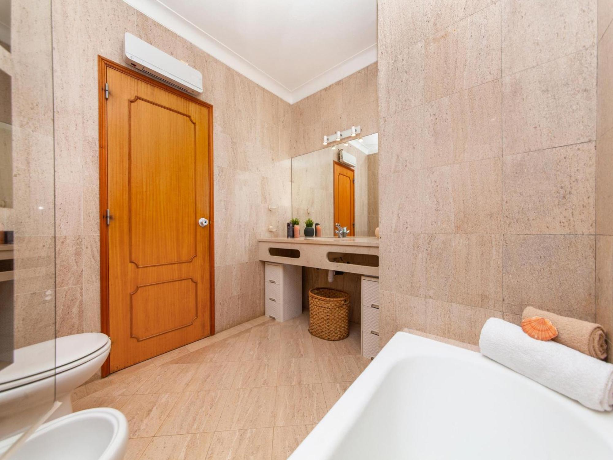 Villa With Private Heatable Pool *