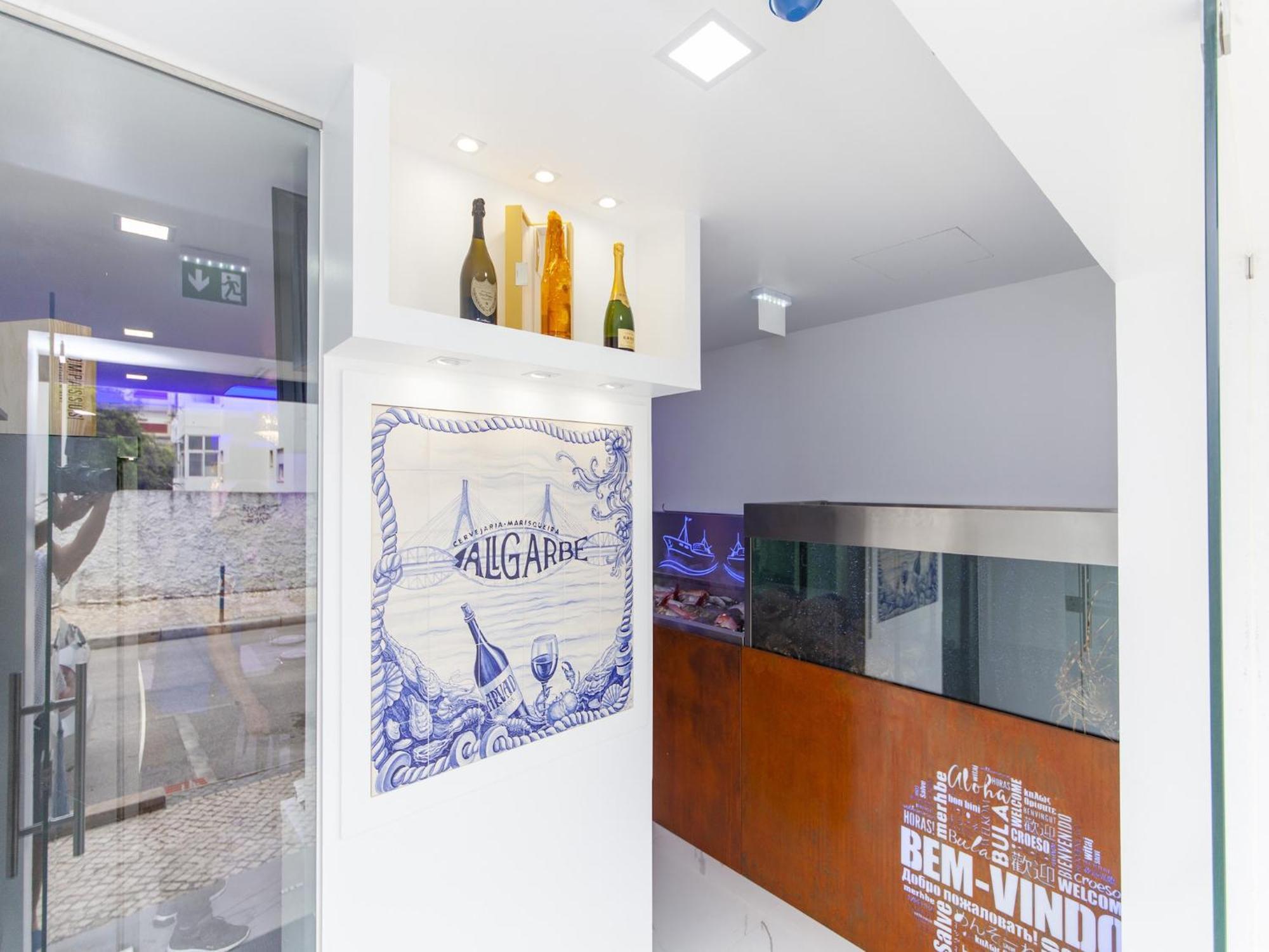 Villa Stunning 4-bed In Albufeira