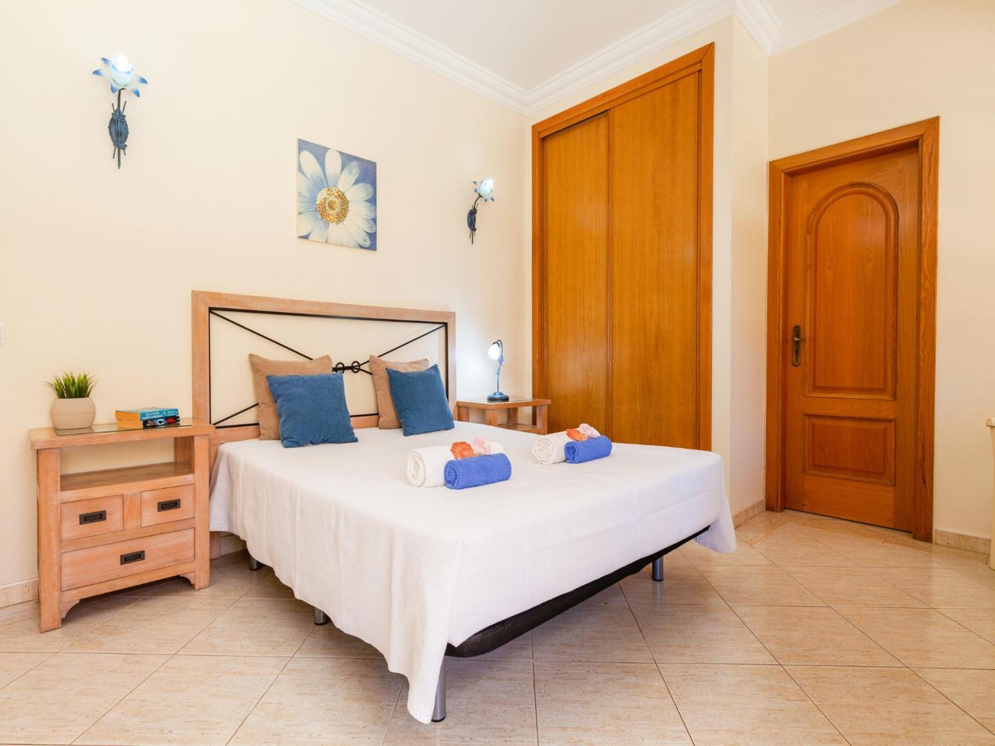 Stunning 4-bed In Albufeira