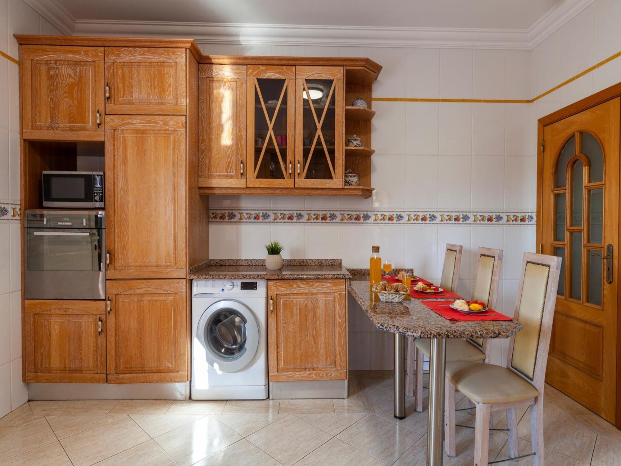 Stunning 4-bed In Villa *