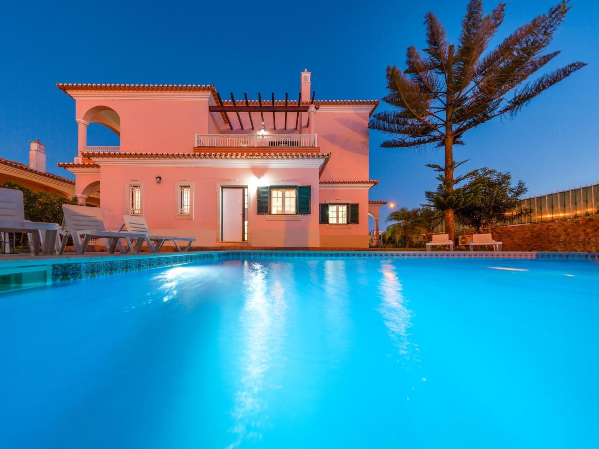 Stunning 4-bed In Villa Albufeira